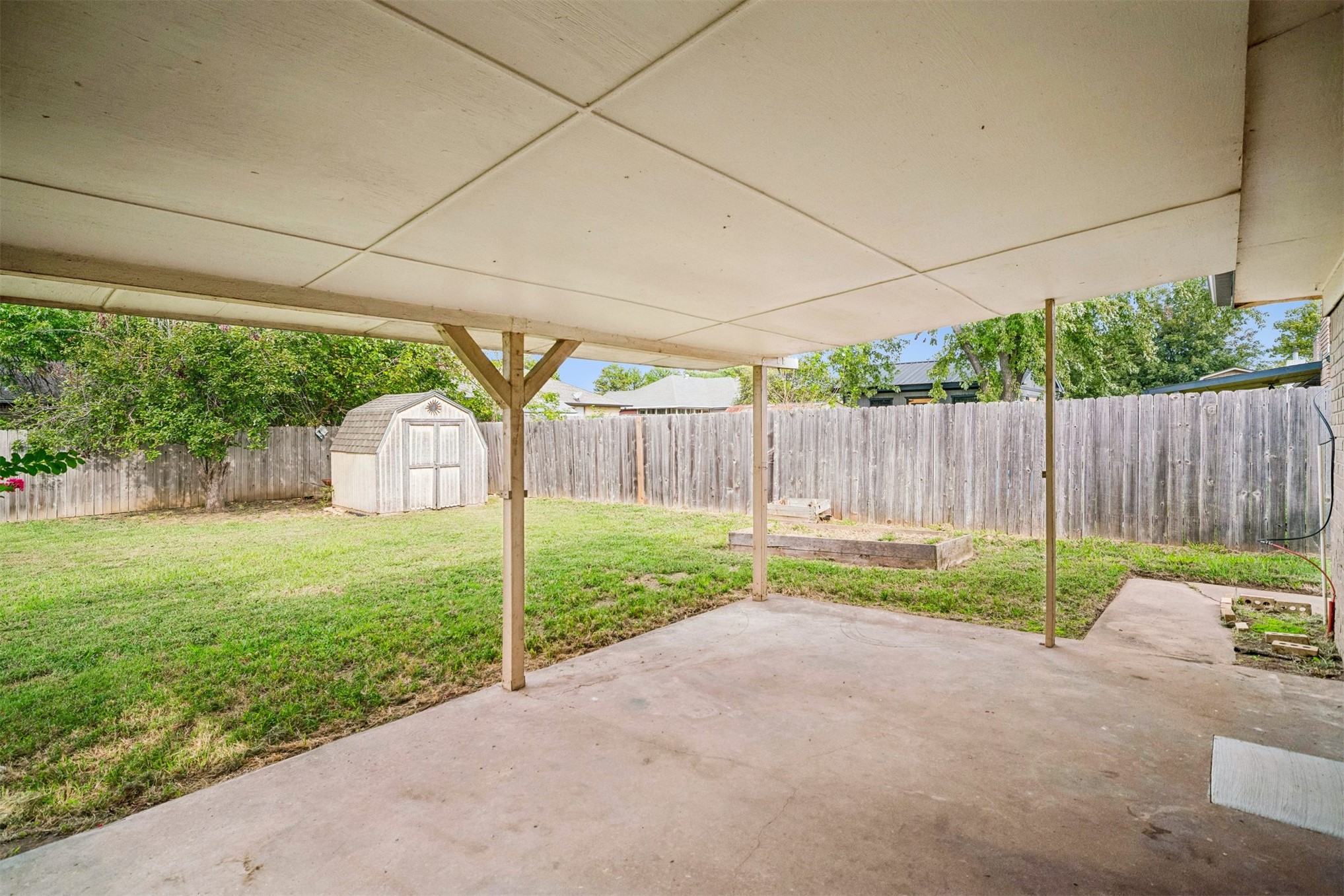 903 Holmes Property Photo 26