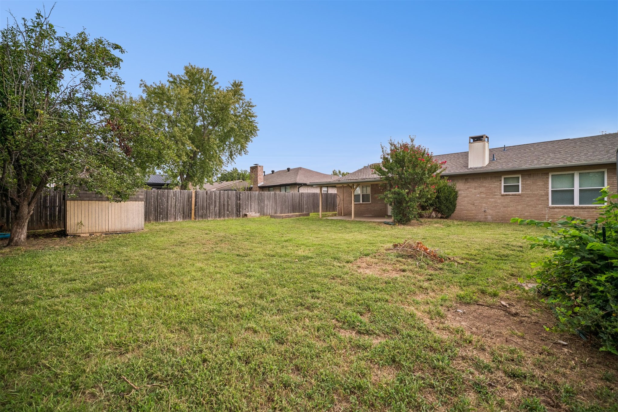 903 Holmes Property Photo 31