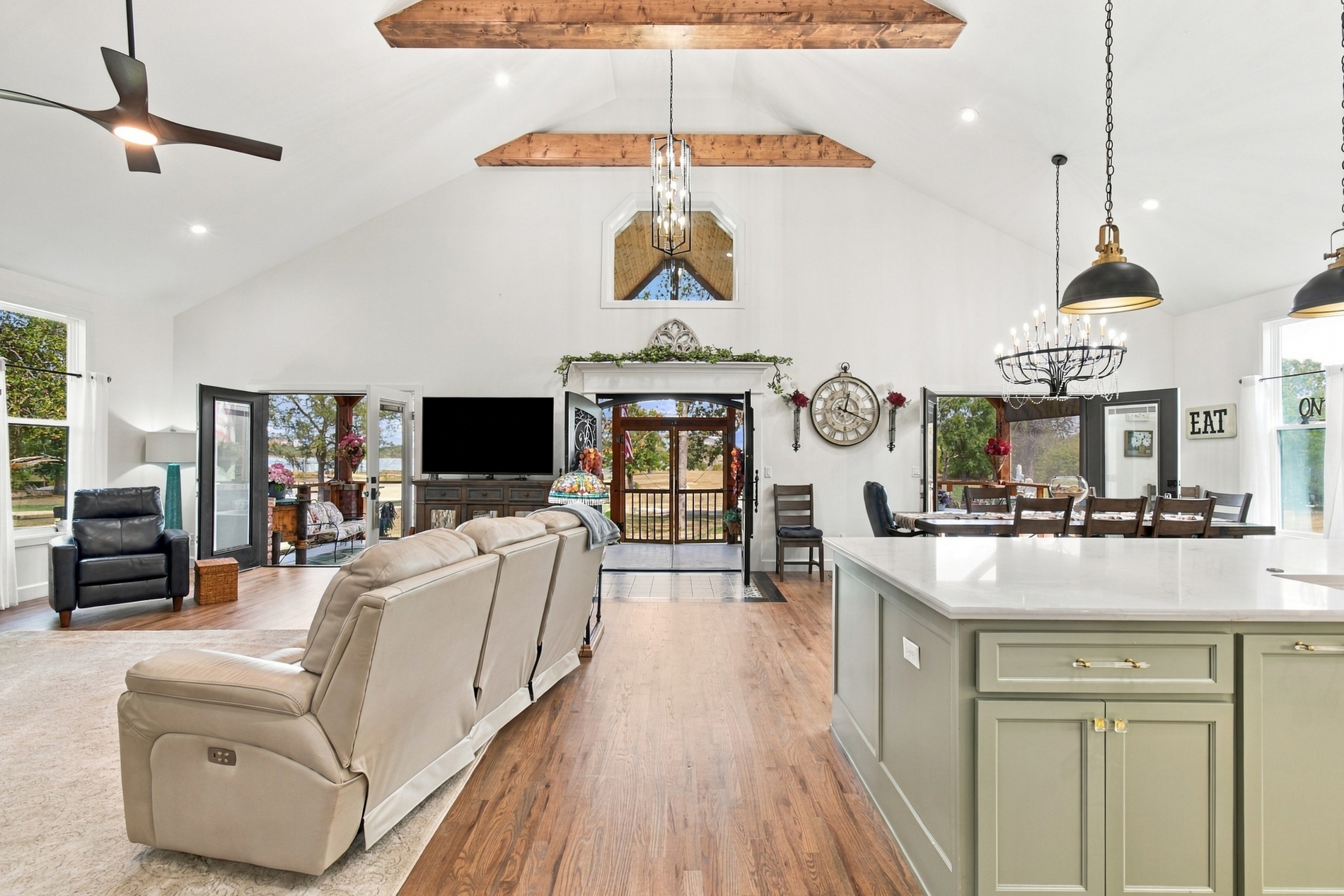 414453 E 1074 Property Photo 10