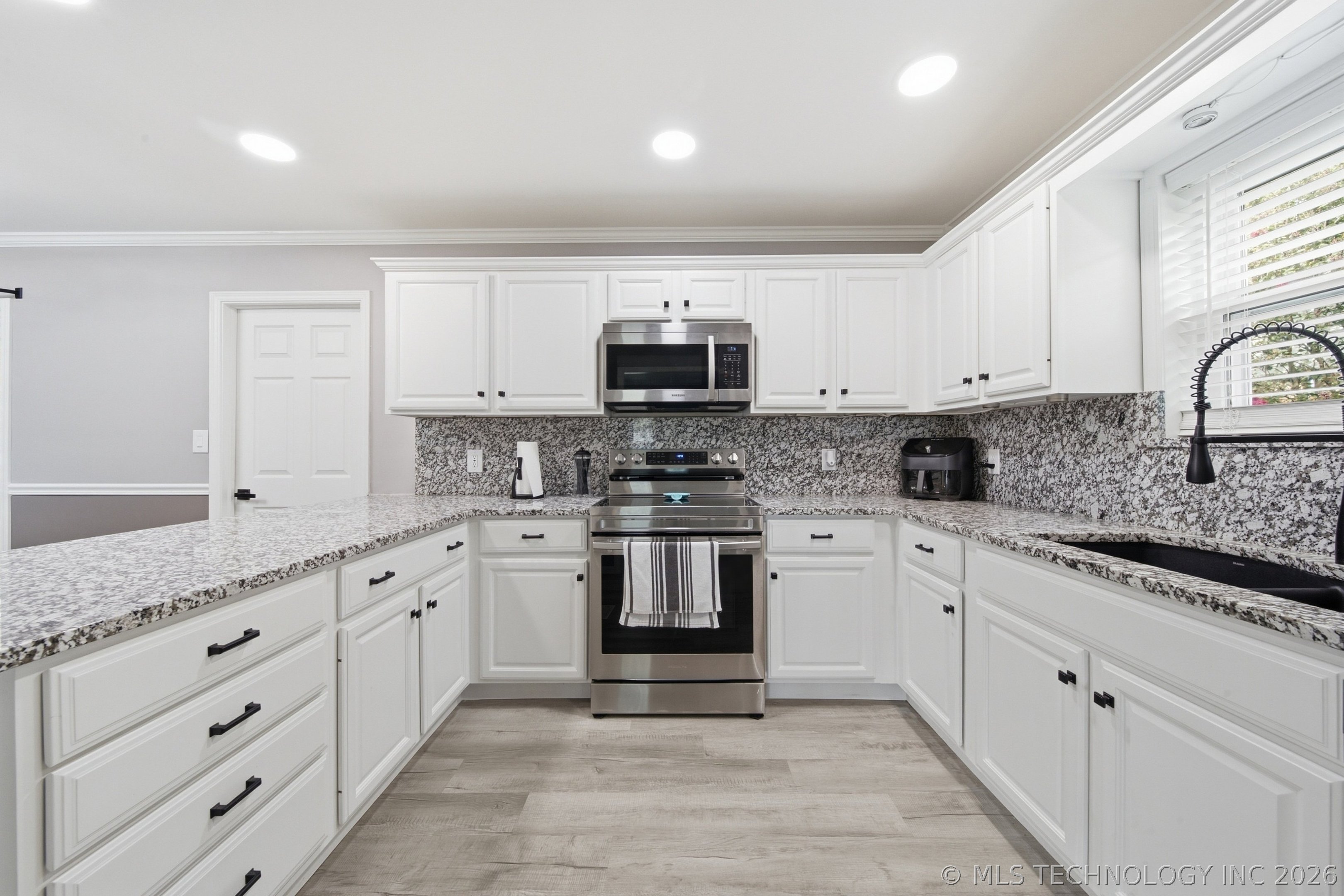 305 N Wortman Place Property Photo 11