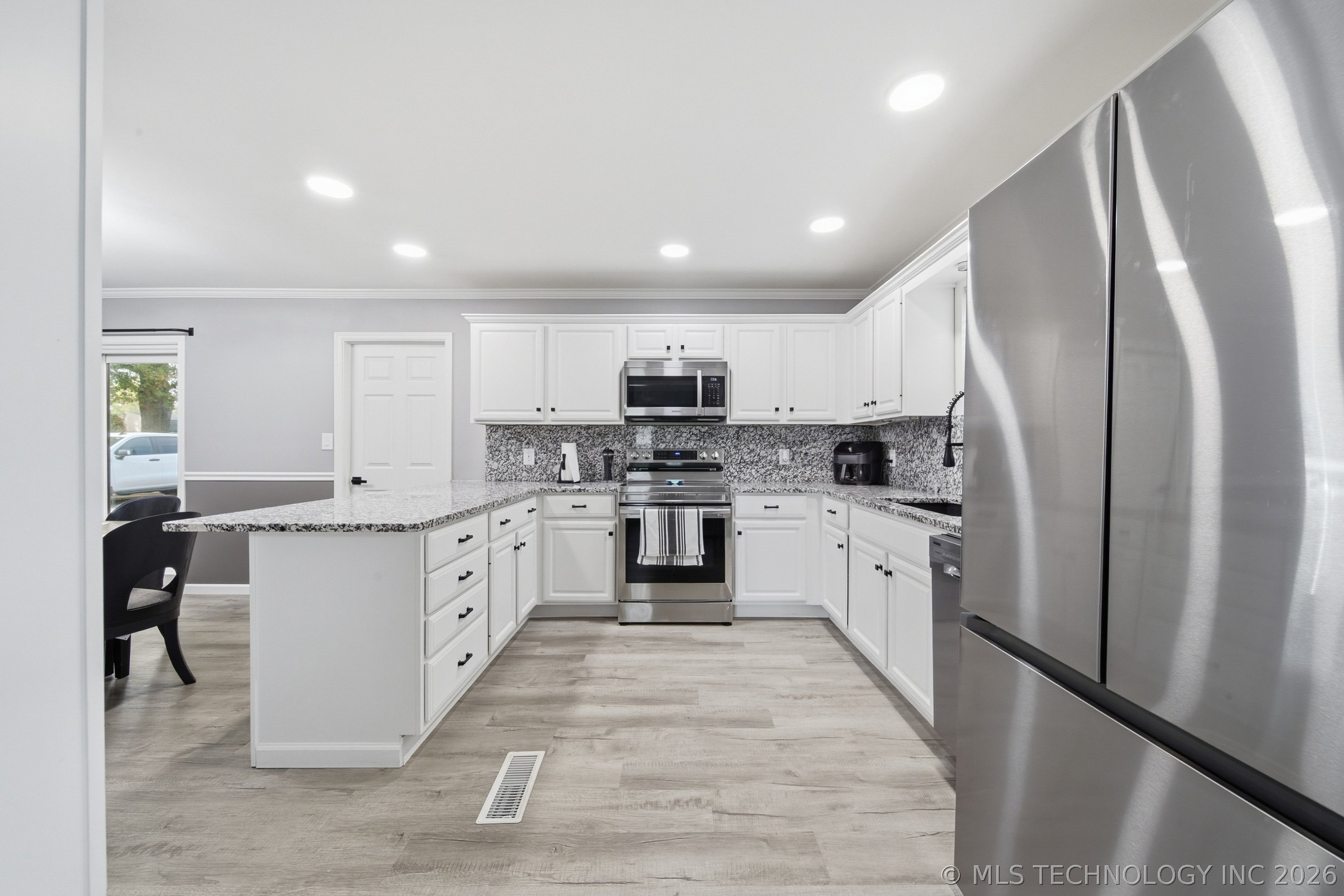 305 N Wortman Place Property Photo 13