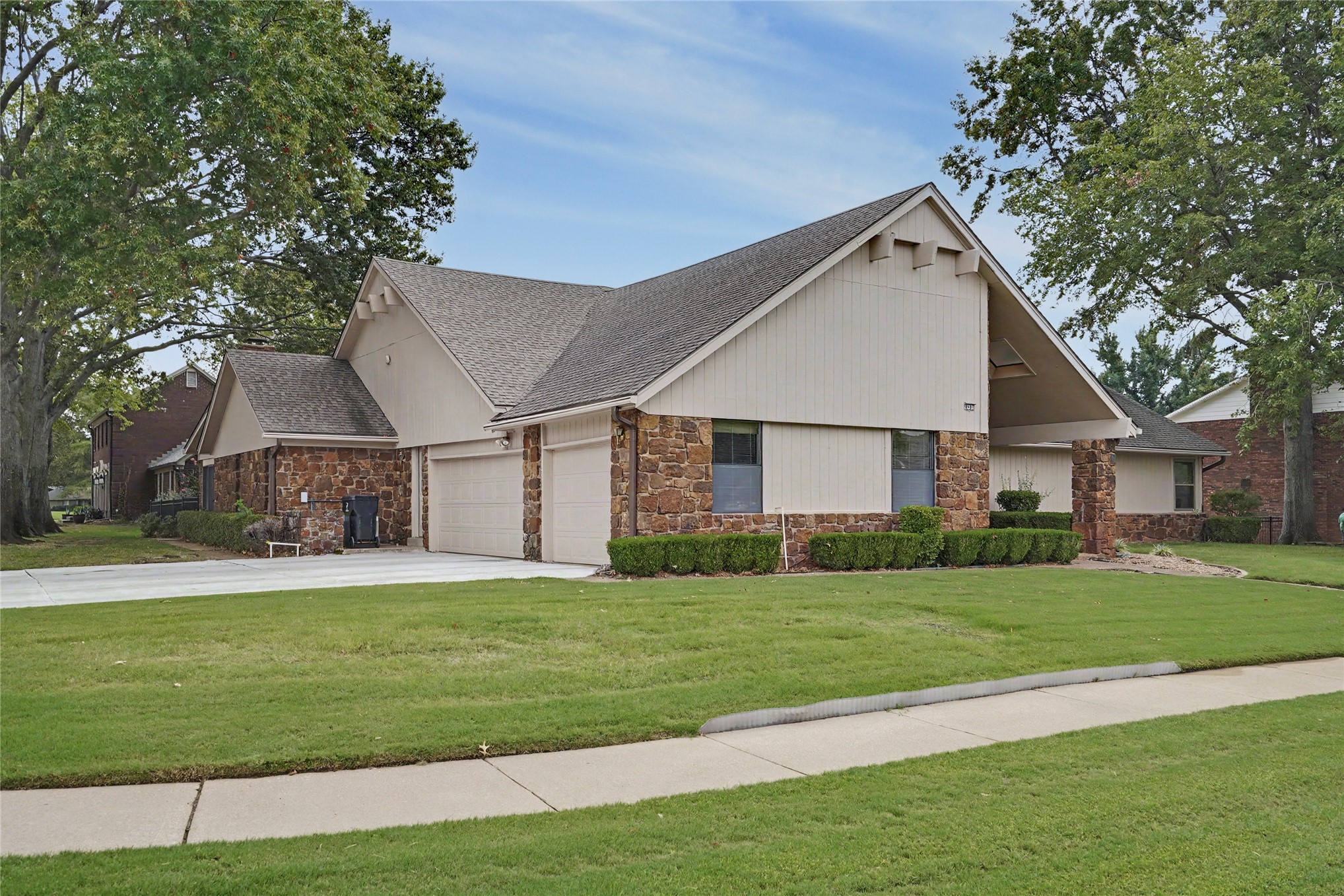 8401 Fairway Place Property Photo 2