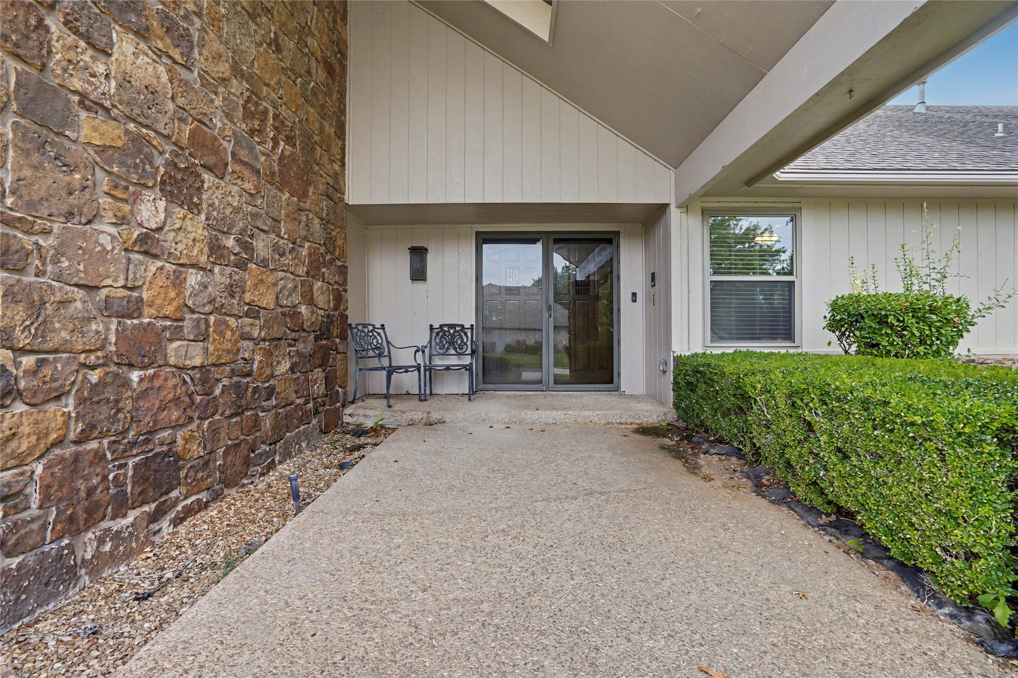 8401 Fairway Place Property Photo 3