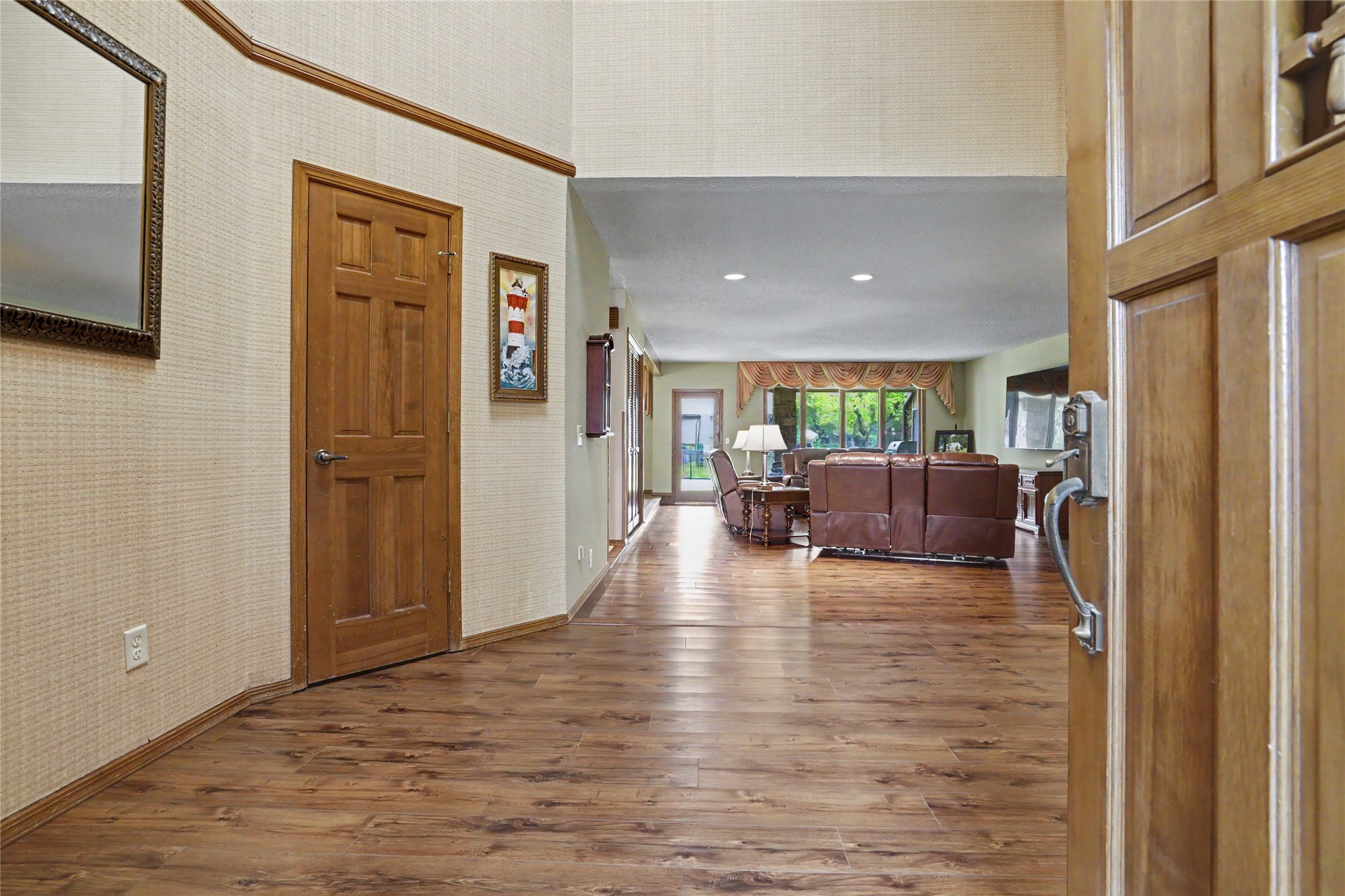 8401 Fairway Place Property Photo 4