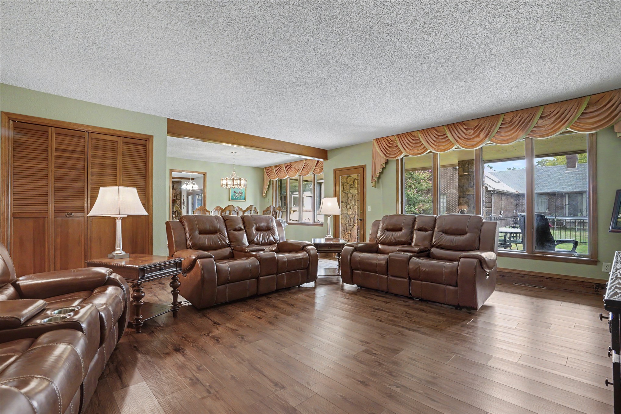 8401 Fairway Place Property Photo 6