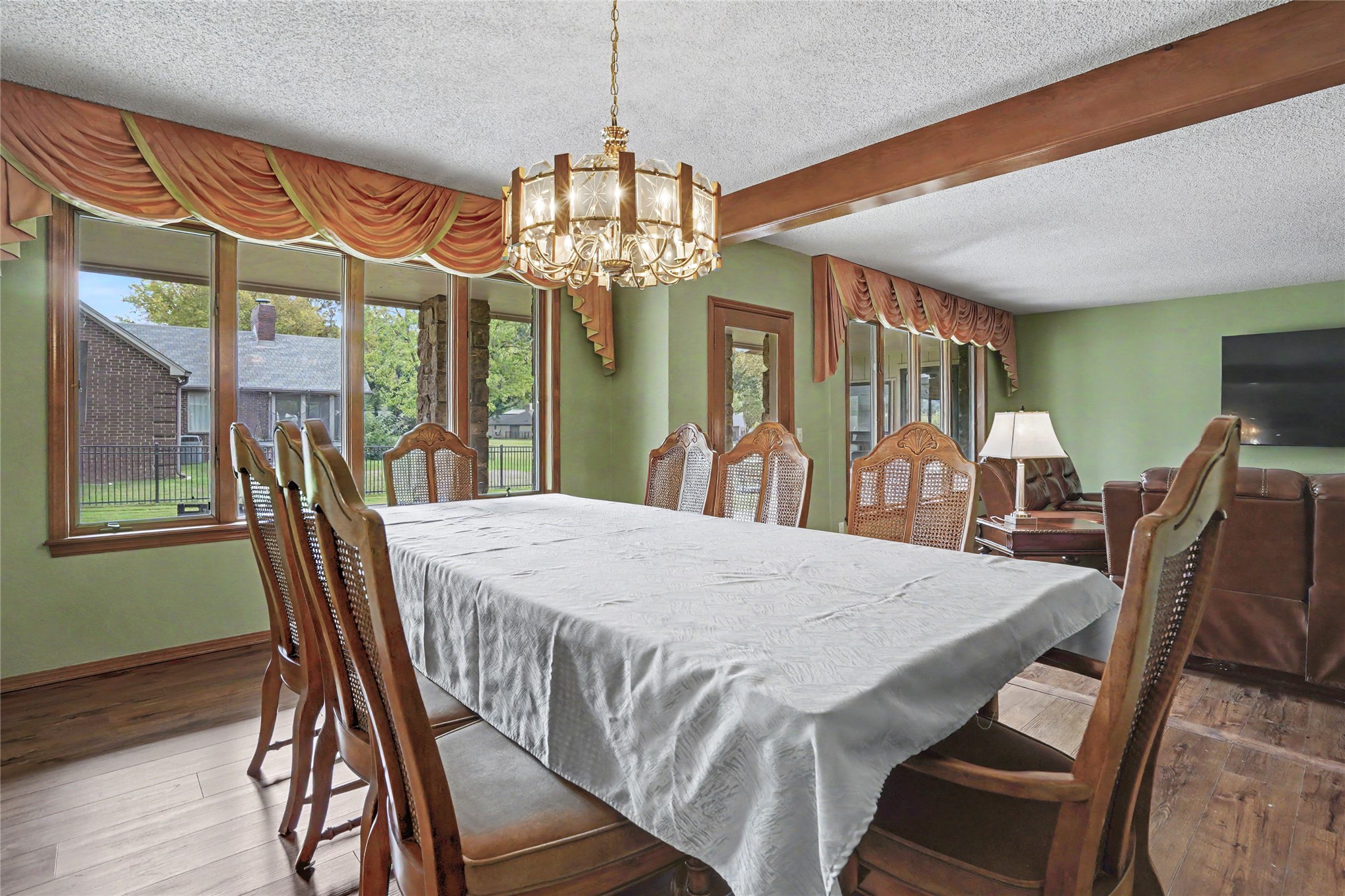 8401 Fairway Place Property Photo 10