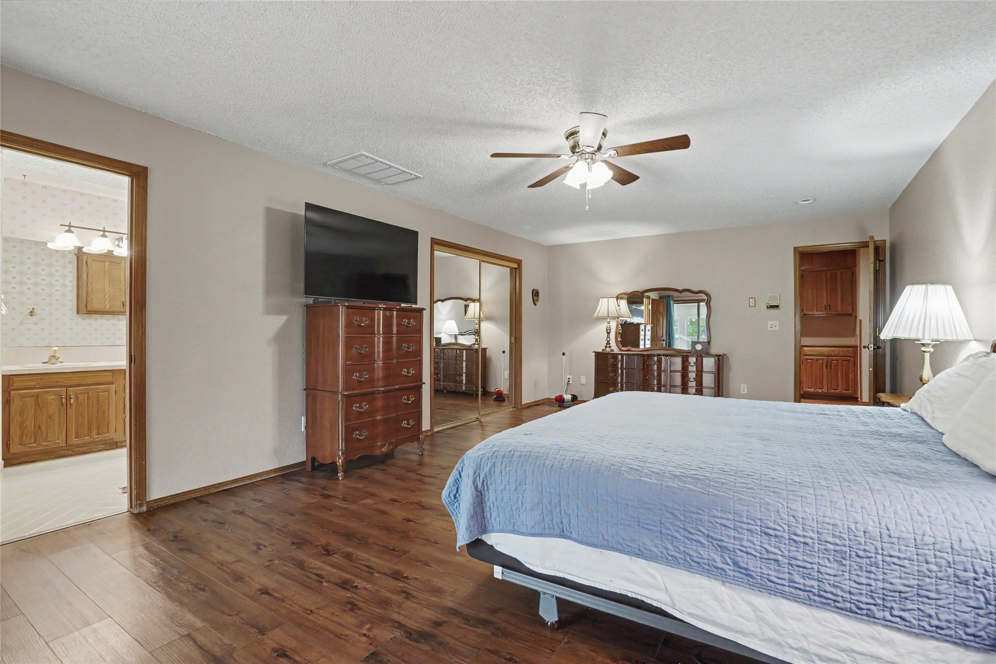 8401 Fairway Place Property Photo 22