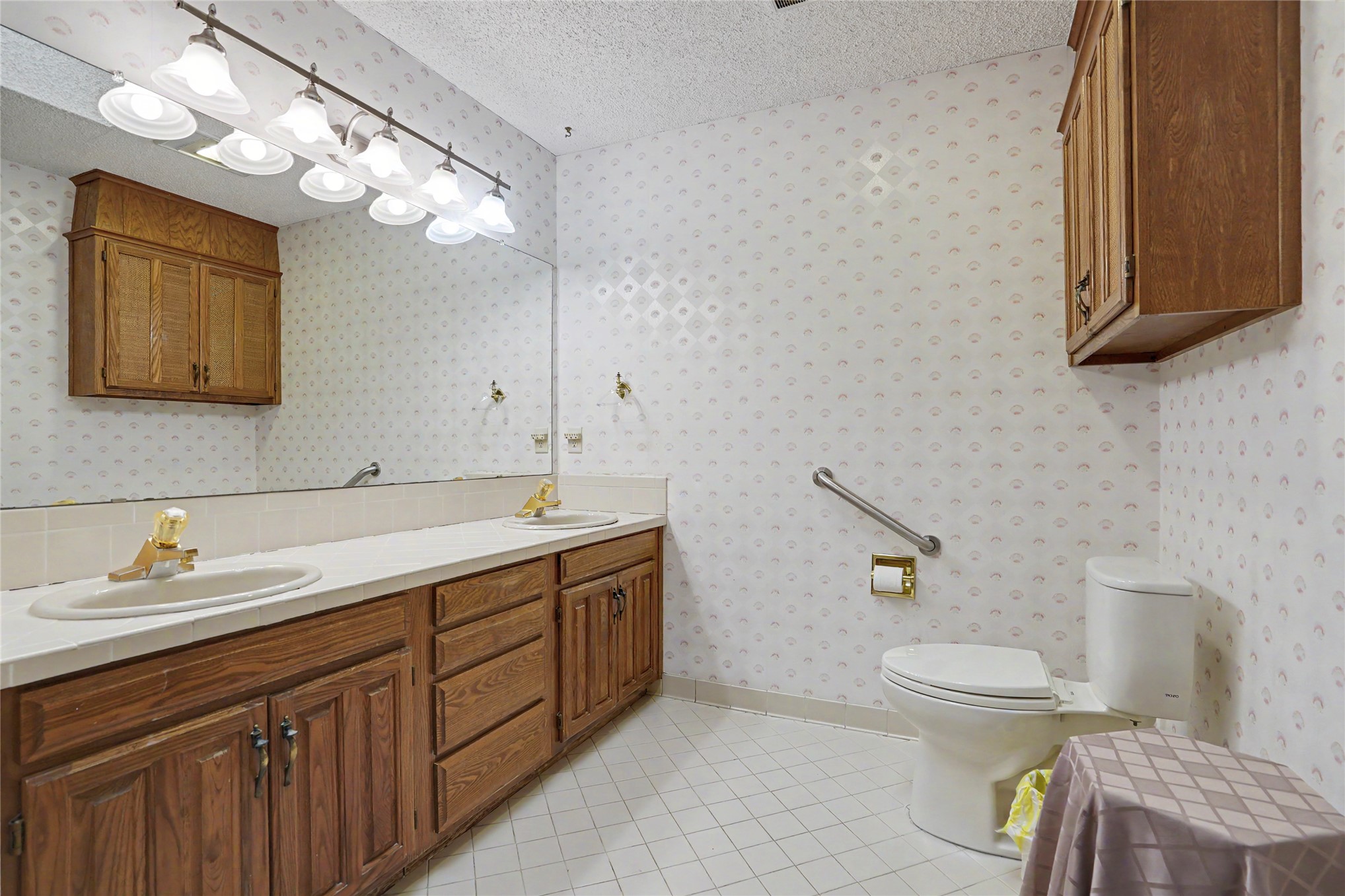 8401 Fairway Place Property Photo 24
