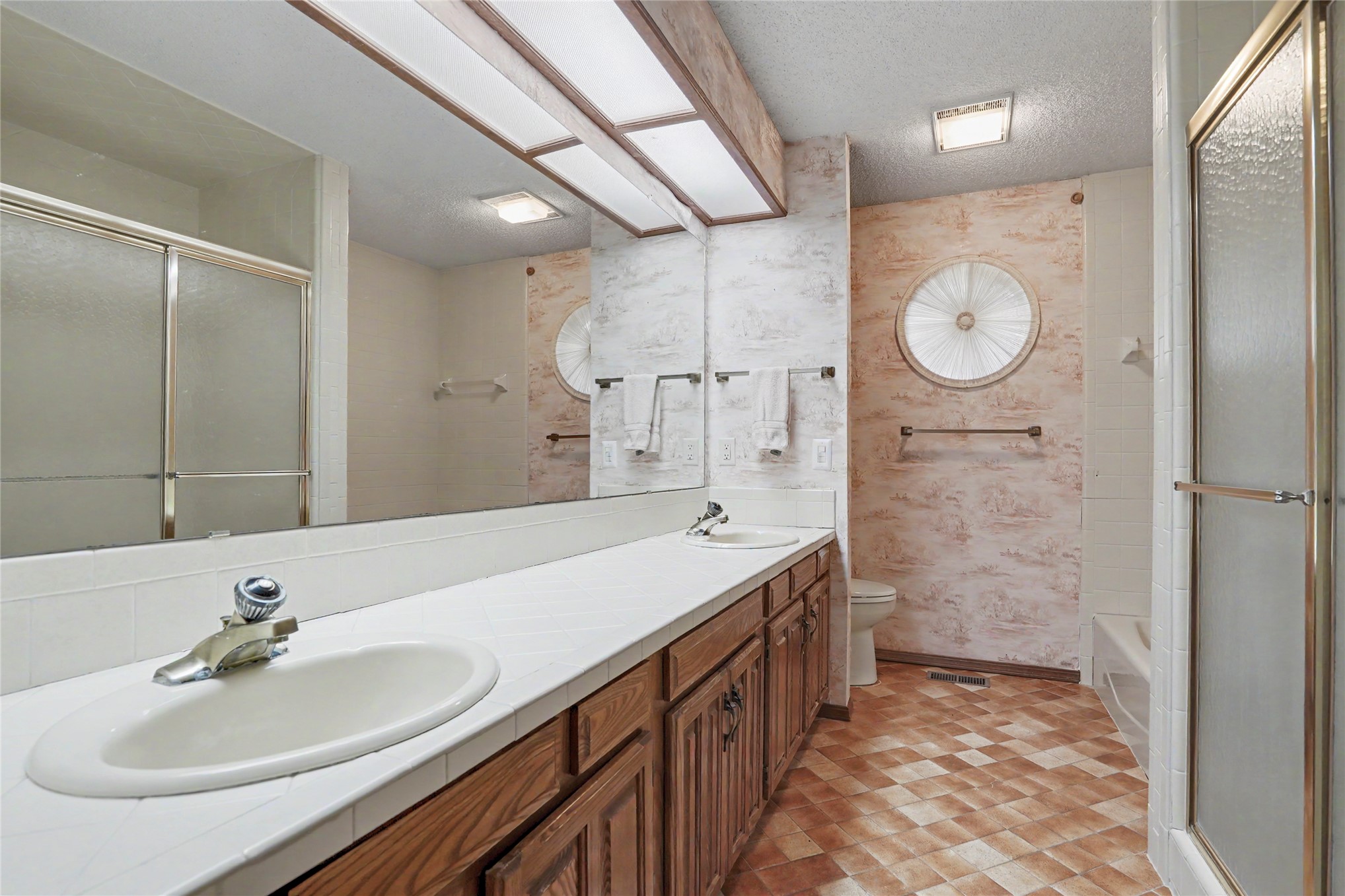 8401 Fairway Place Property Photo 27