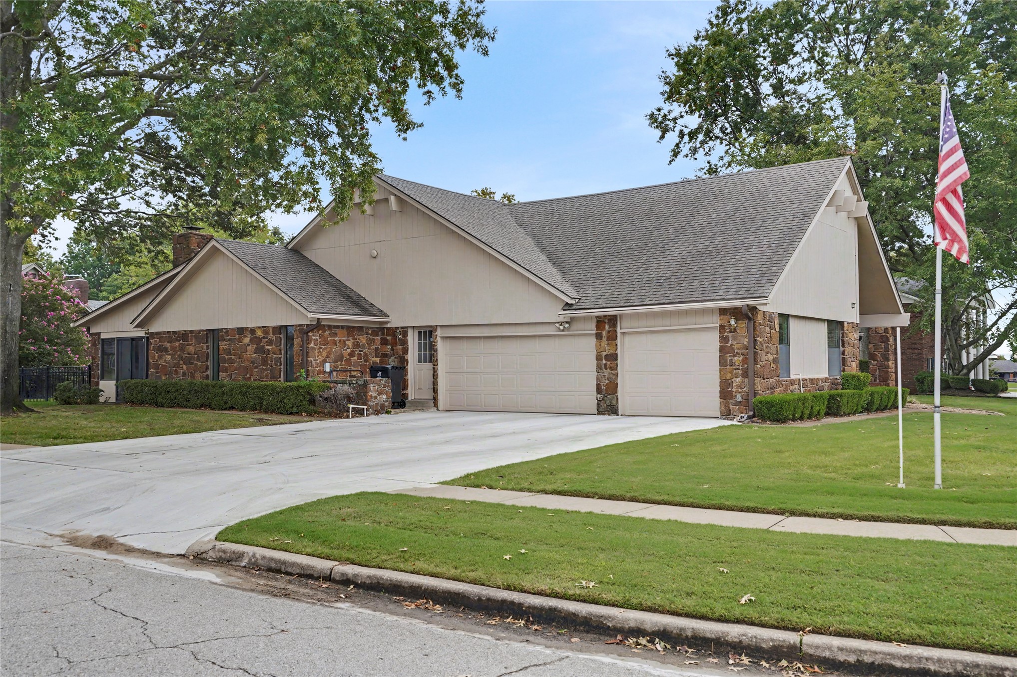 8401 Fairway Place Property Photo 36