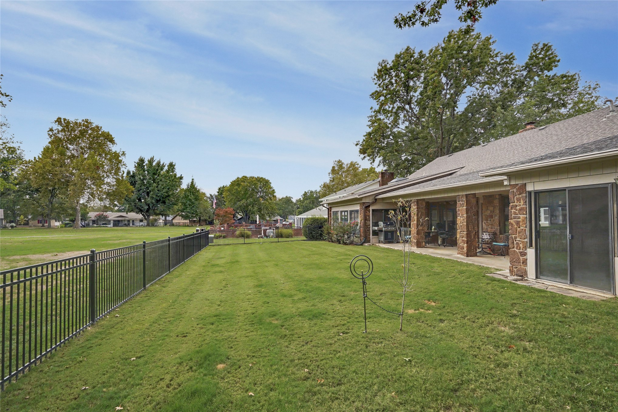 8401 Fairway Place Property Photo 38