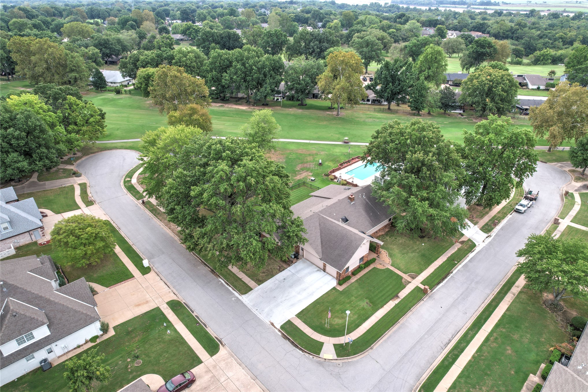 8401 Fairway Place Property Photo 40