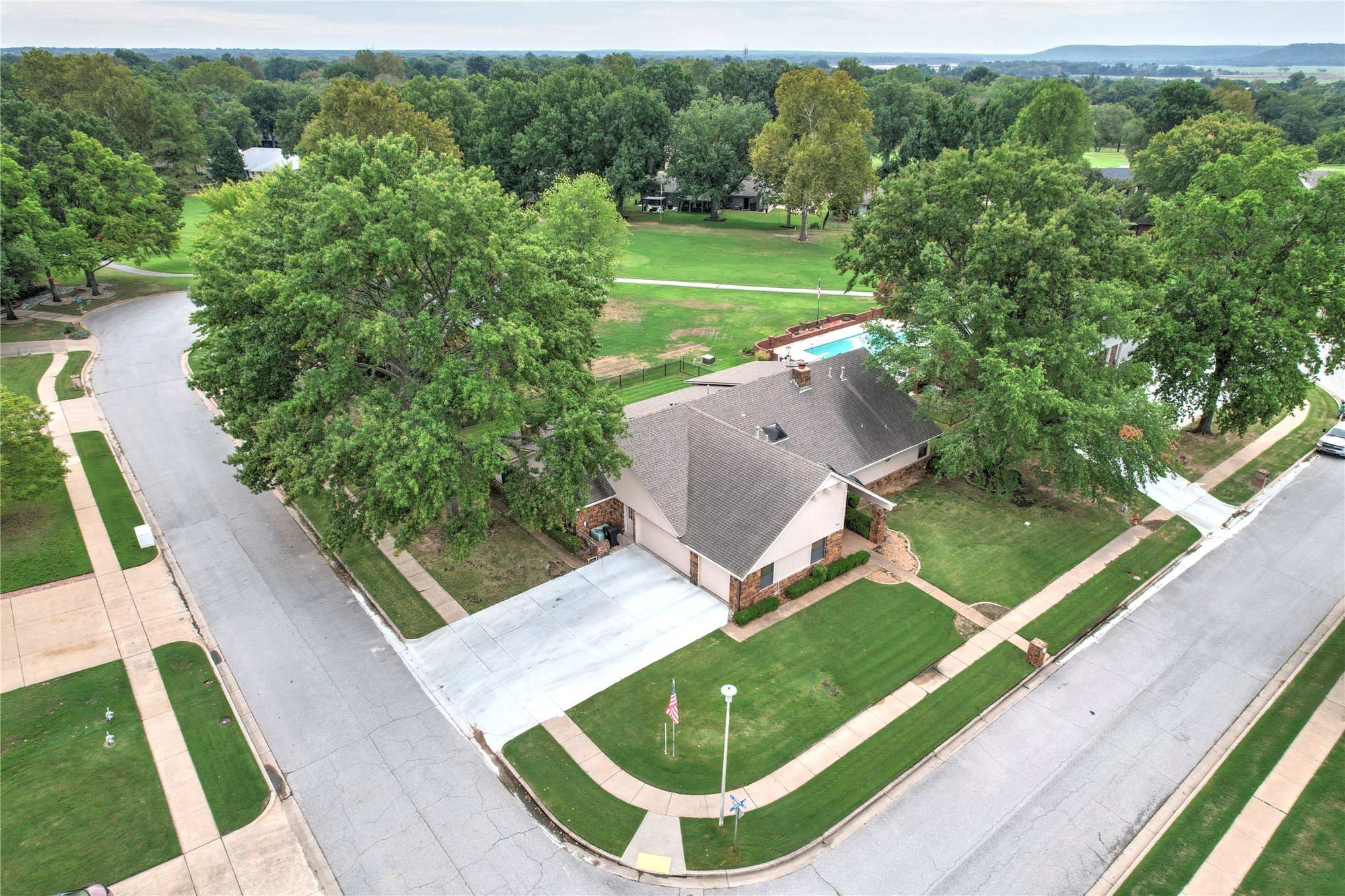 8401 Fairway Place Property Photo 45