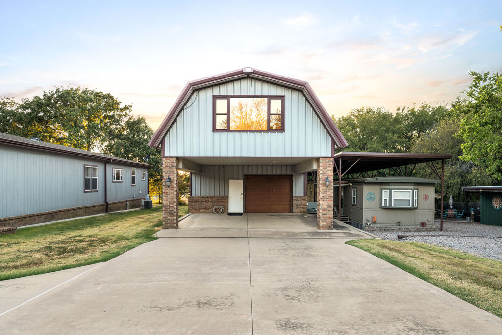 7593 Thomas Avenue N Property Photo 4