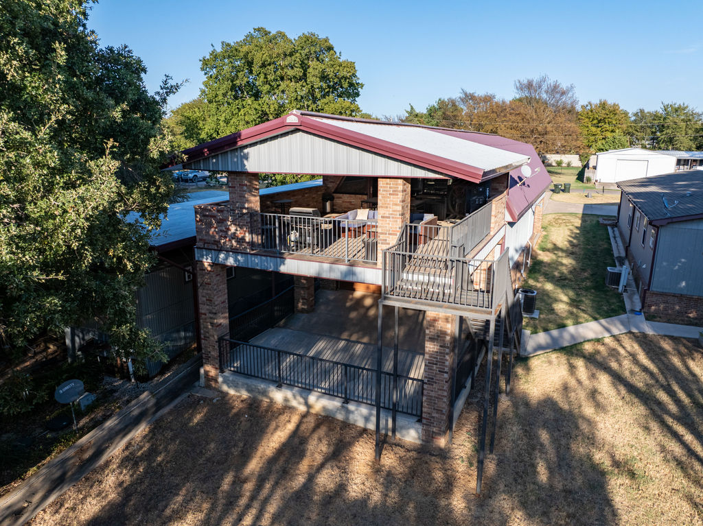 7593 Thomas Avenue N Property Photo 5