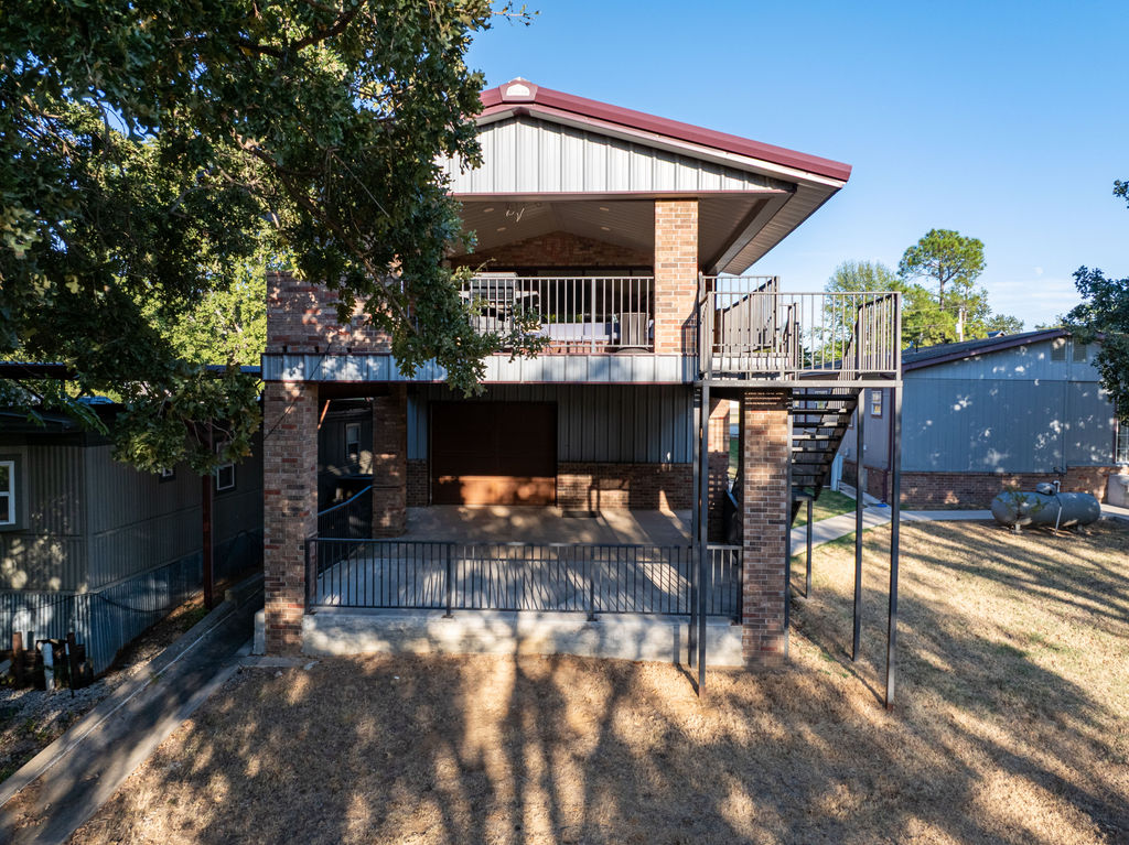 7593 Thomas Avenue N Property Photo 6