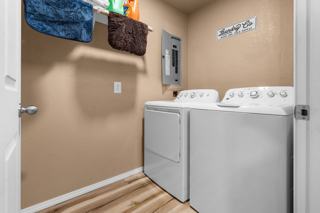 7593 Thomas Avenue N Property Photo 34