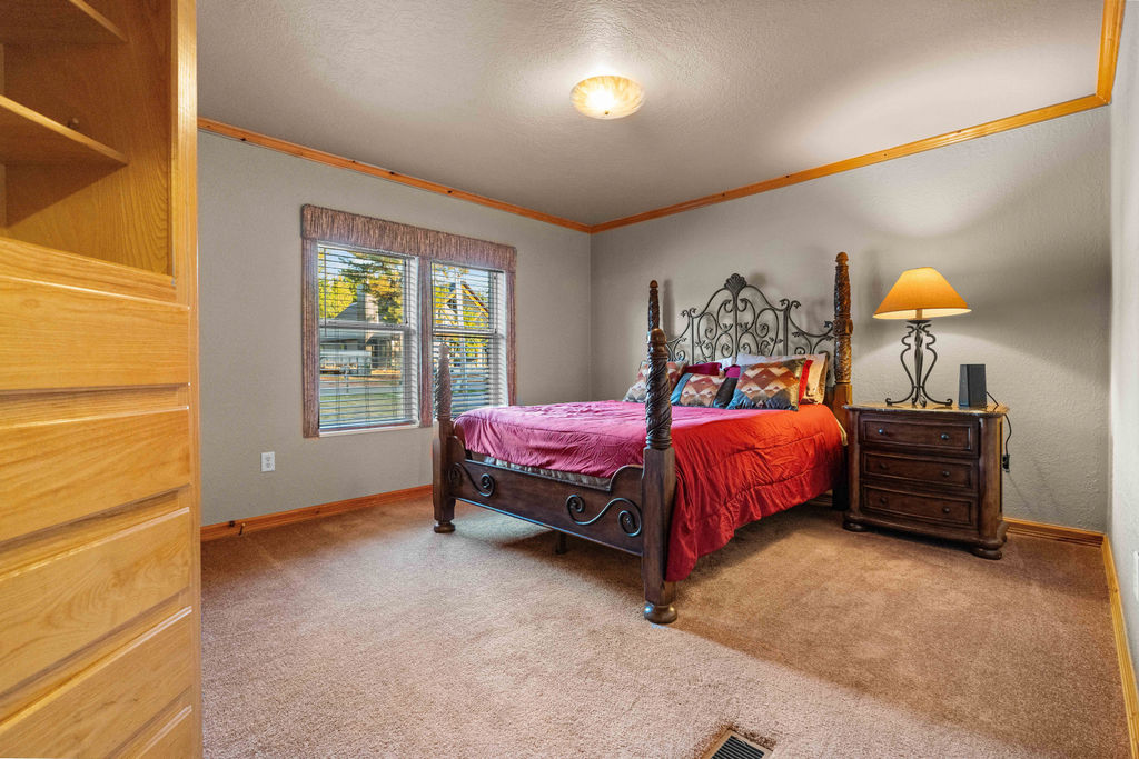 7593 Thomas Avenue N Property Photo 40