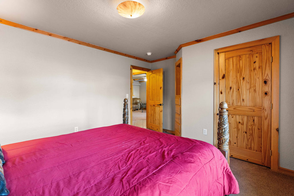 7593 Thomas Avenue N Property Photo 41