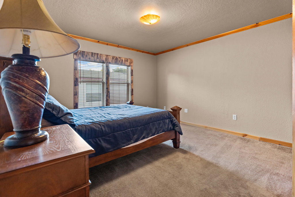 7593 Thomas Avenue N Property Photo 43