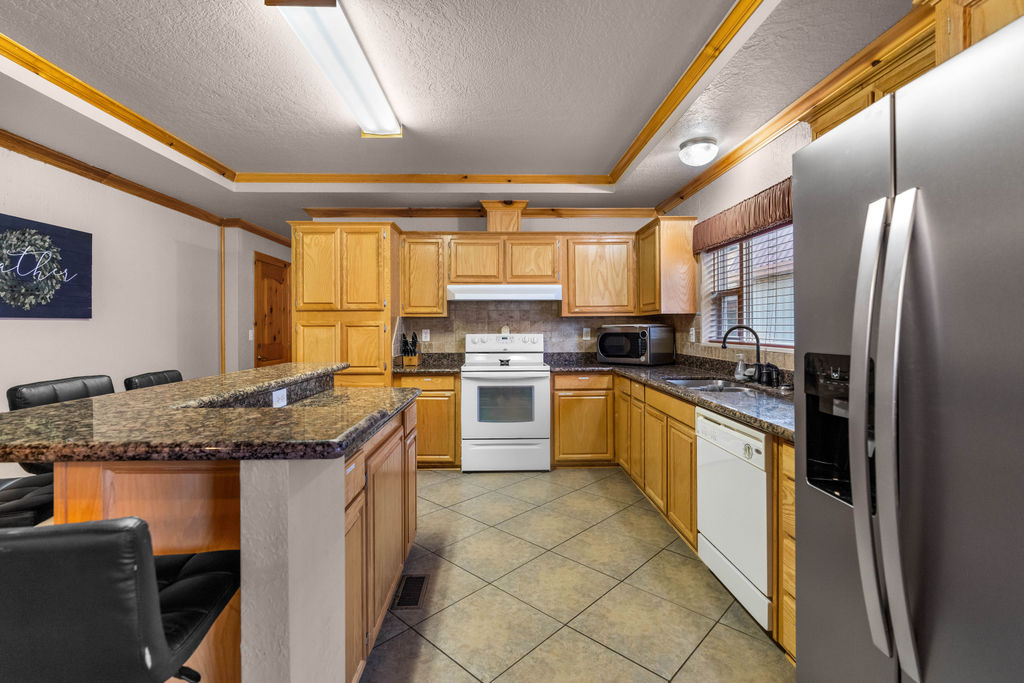 7593 Thomas Avenue N Property Photo 48