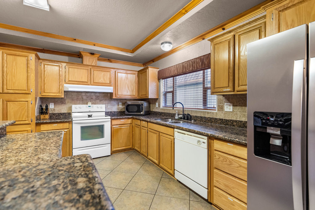 7593 Thomas Avenue N Property Photo 49