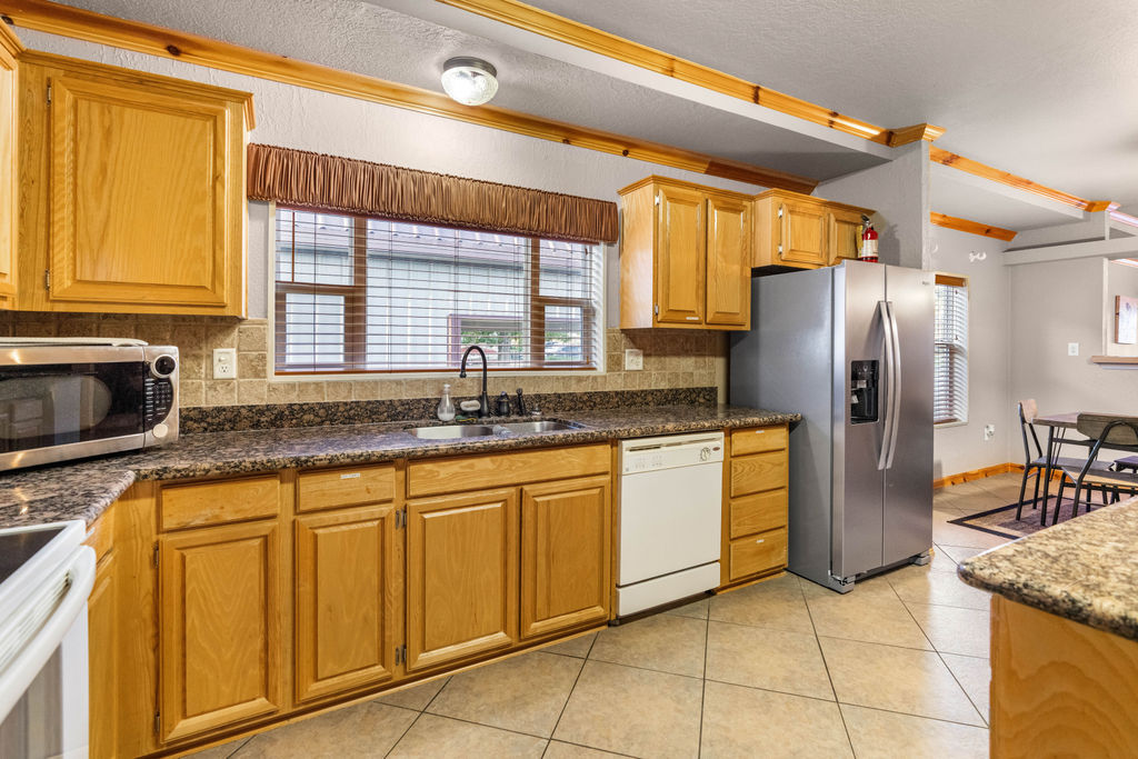 7593 Thomas Avenue N Property Photo 50