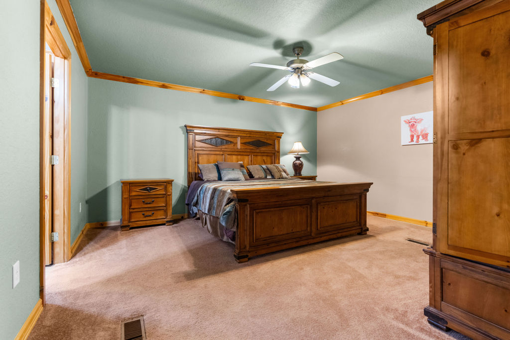 7593 Thomas Avenue N Property Photo 56