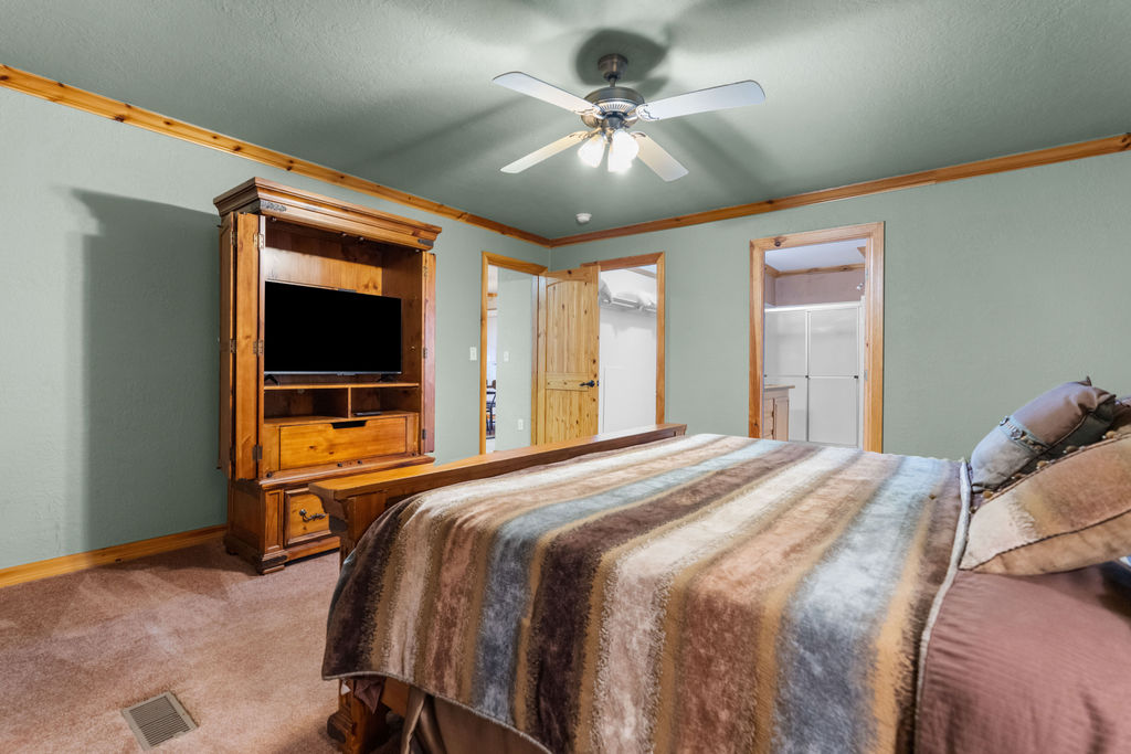 7593 Thomas Avenue N Property Photo 57