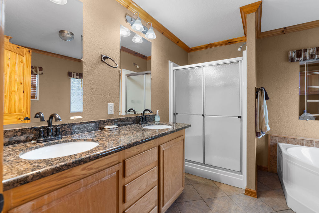 7593 Thomas Avenue N Property Photo 58