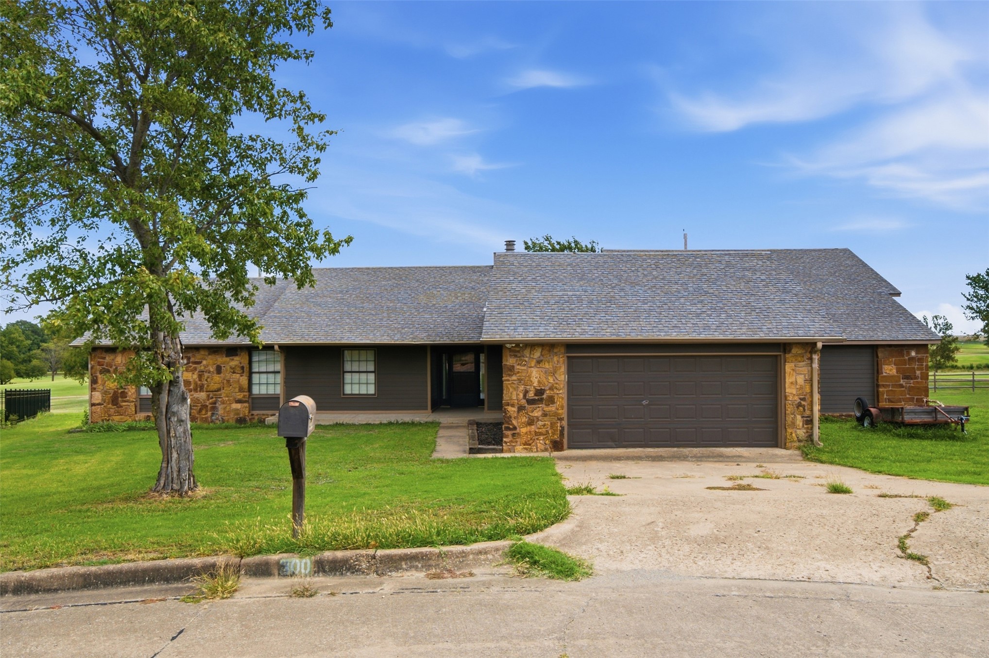300 Ridgecrest Court Property Photo 1