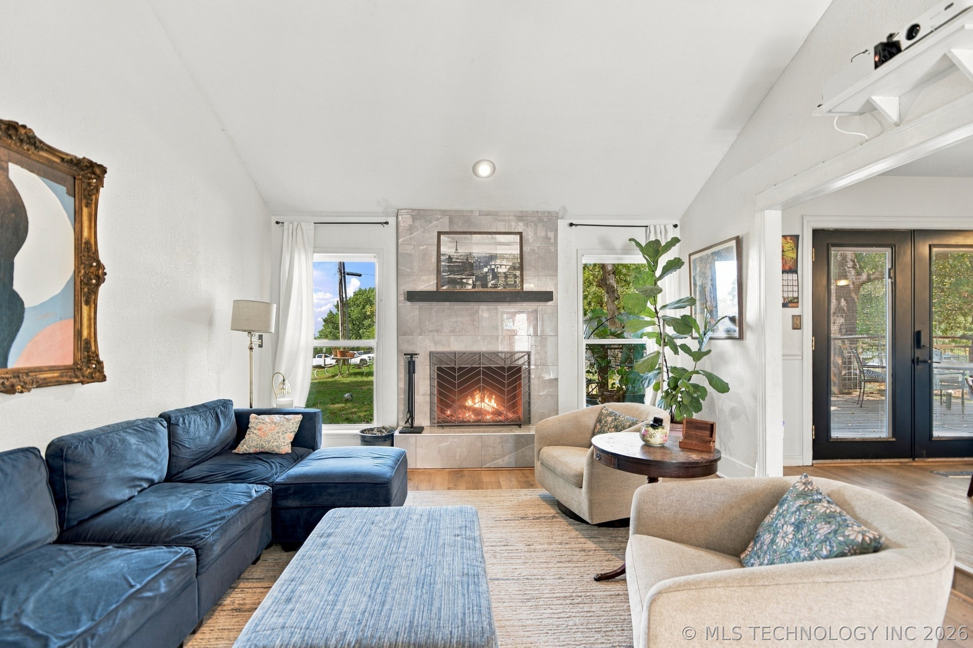 893 Bayshore Drive Property Photo 6