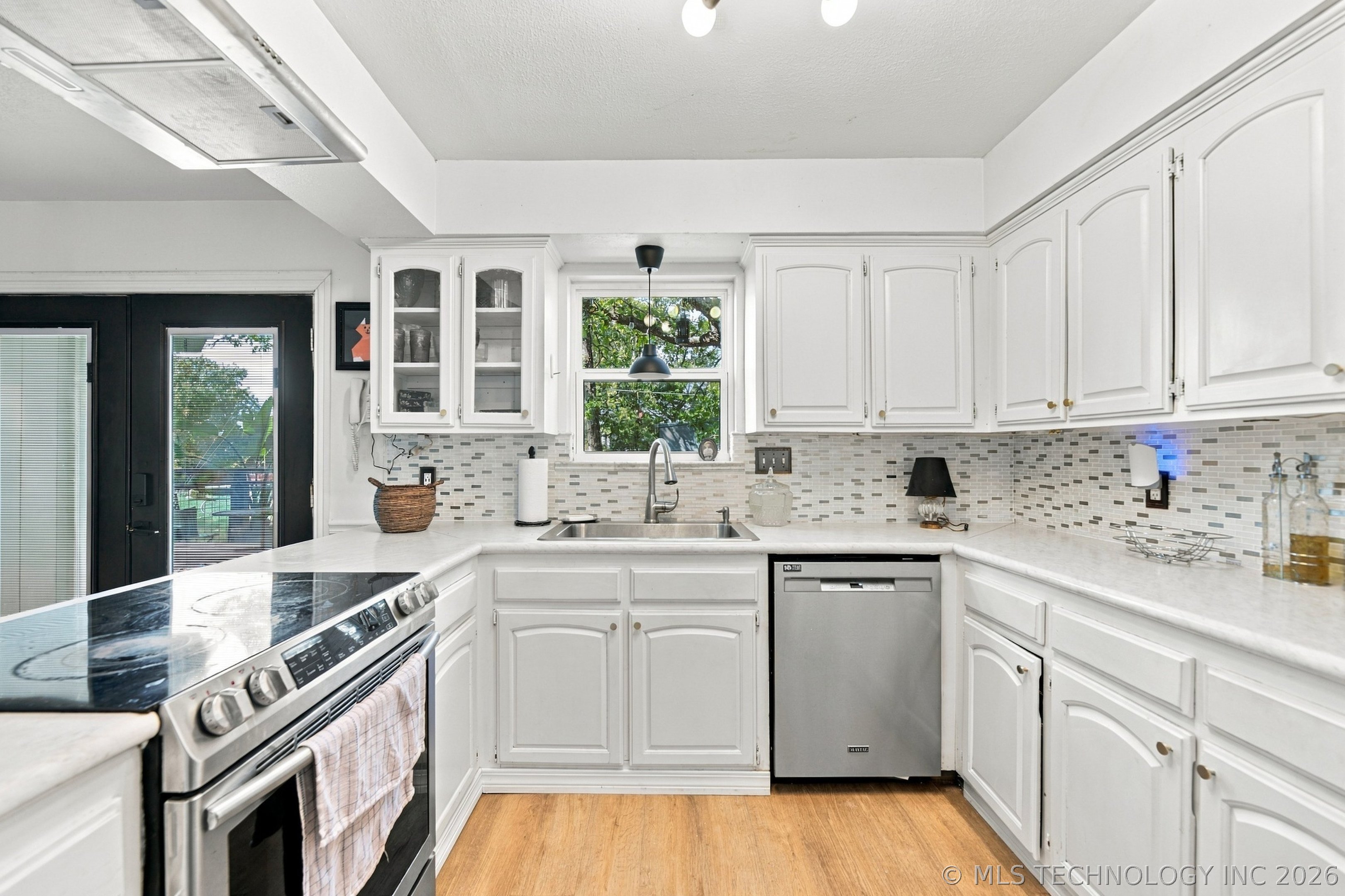 893 Bayshore Drive Property Photo 10