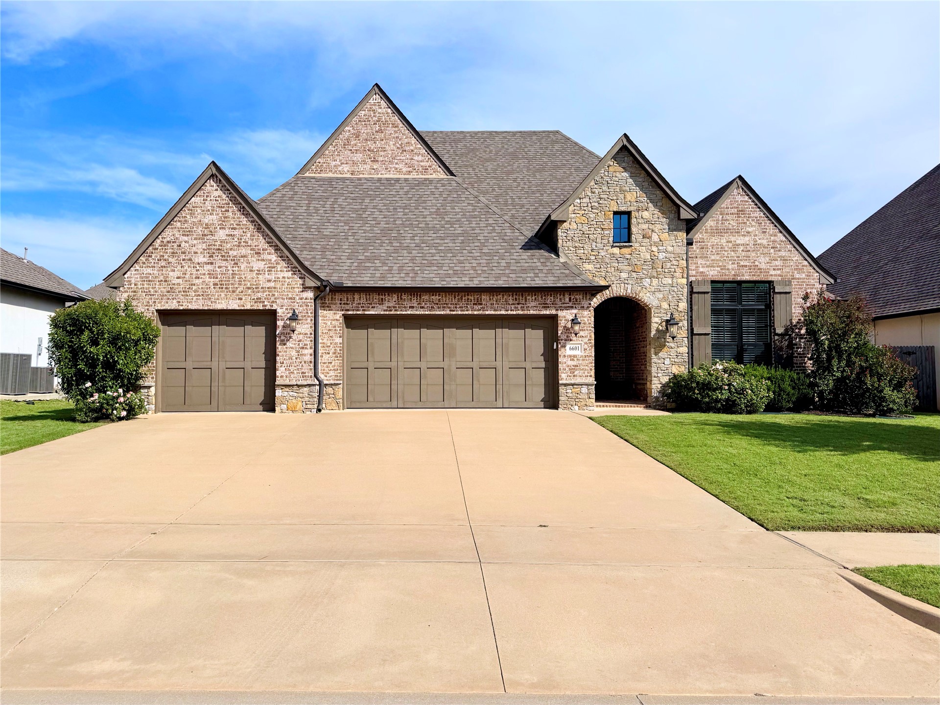 6601 S Indianwood Avenue Property Photo 1