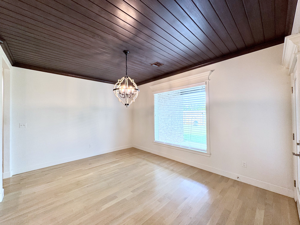 6601 S Indianwood Avenue Property Photo 10