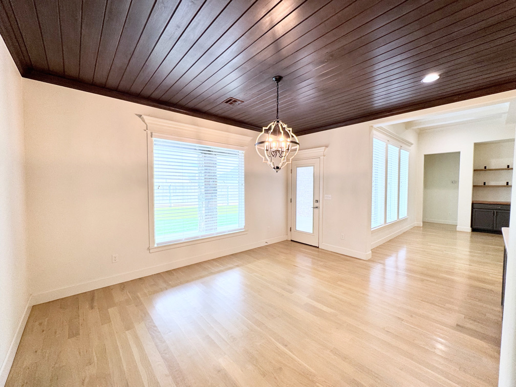 6601 S Indianwood Avenue Property Photo 11