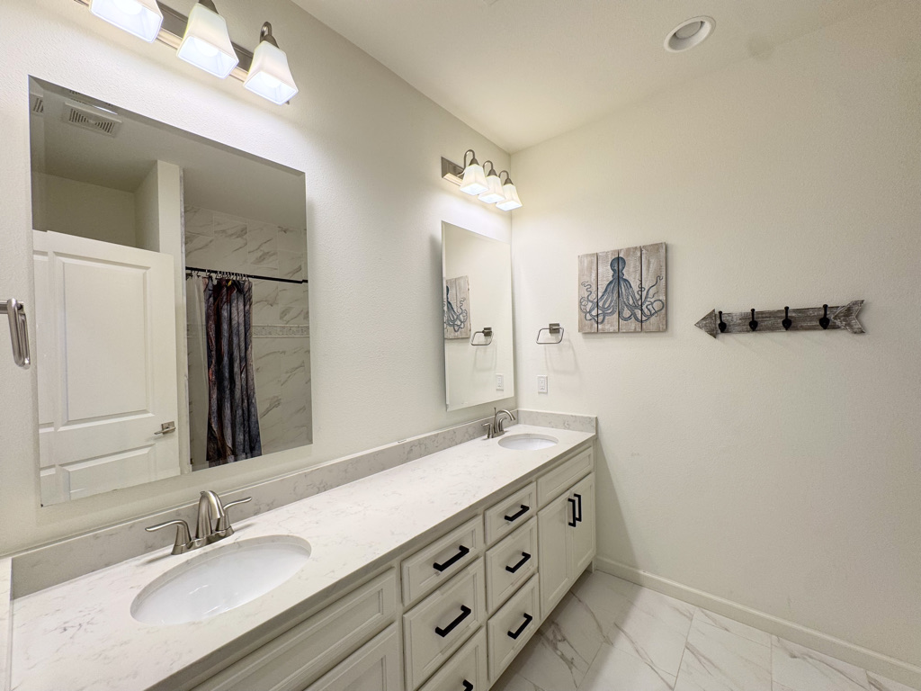 6601 S Indianwood Avenue Property Photo 28