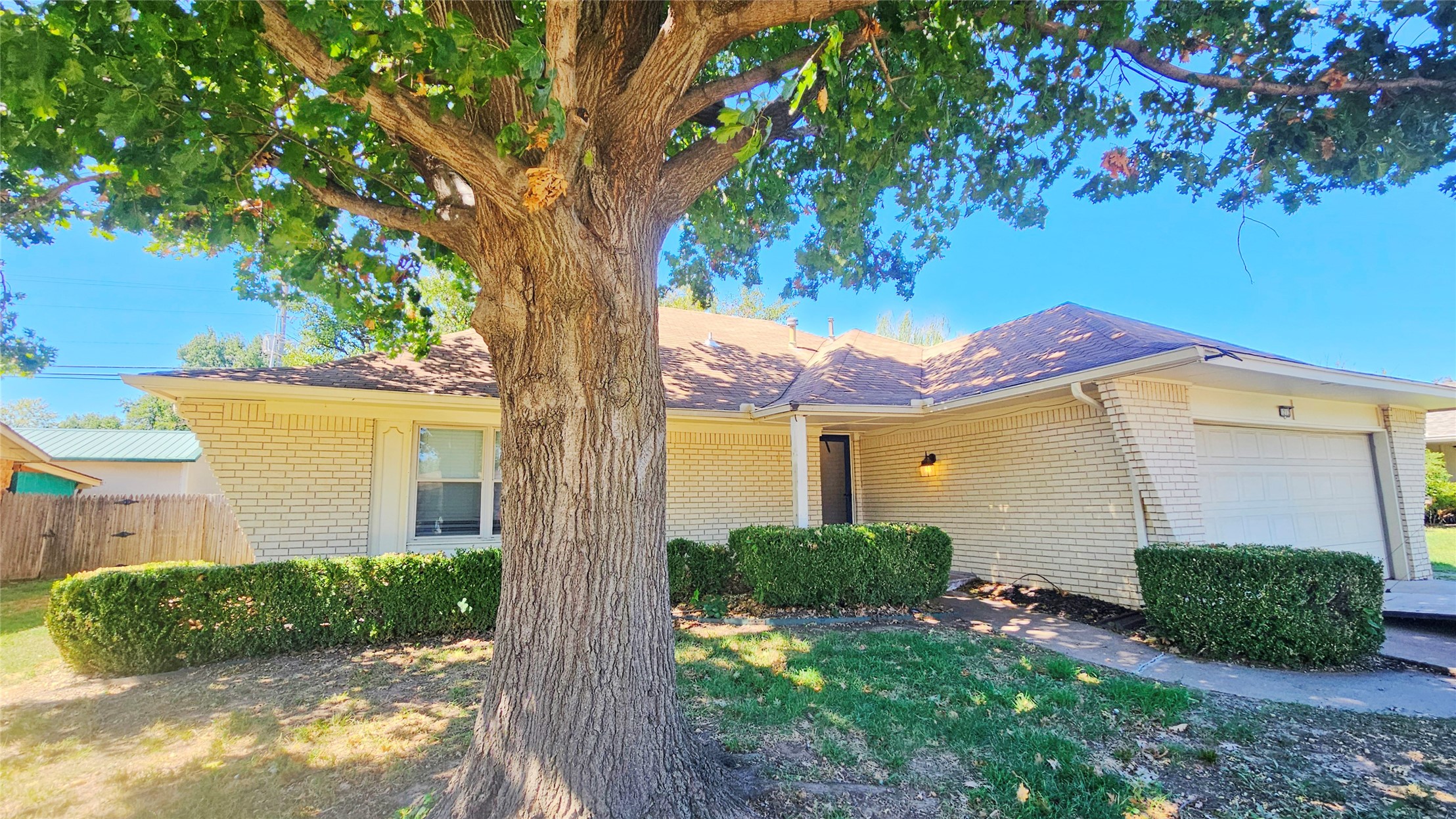 1212 S Walnut Avenue Property Photo 1