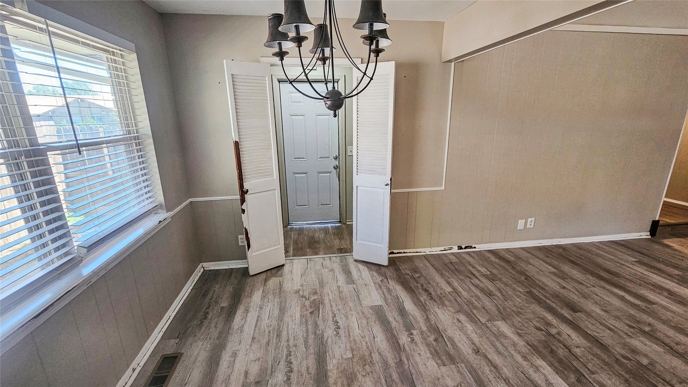 1212 S Walnut Avenue Property Photo 6