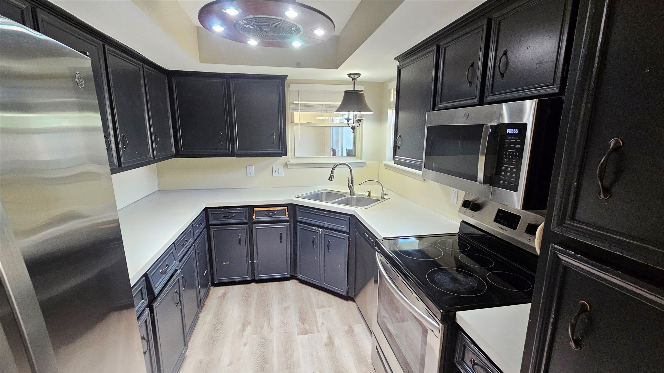 1212 S Walnut Avenue Property Photo 8