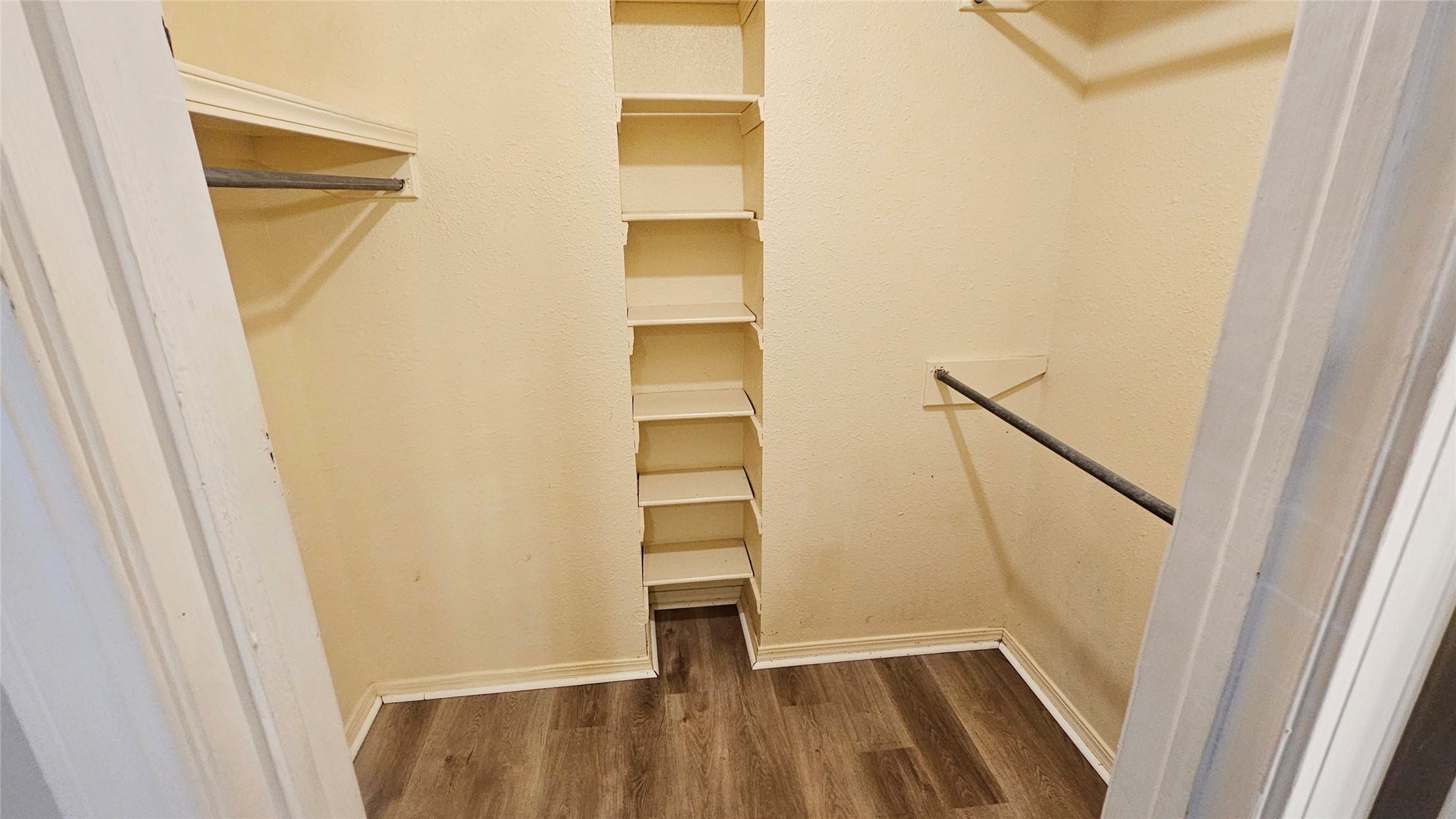 1212 S Walnut Avenue Property Photo 13