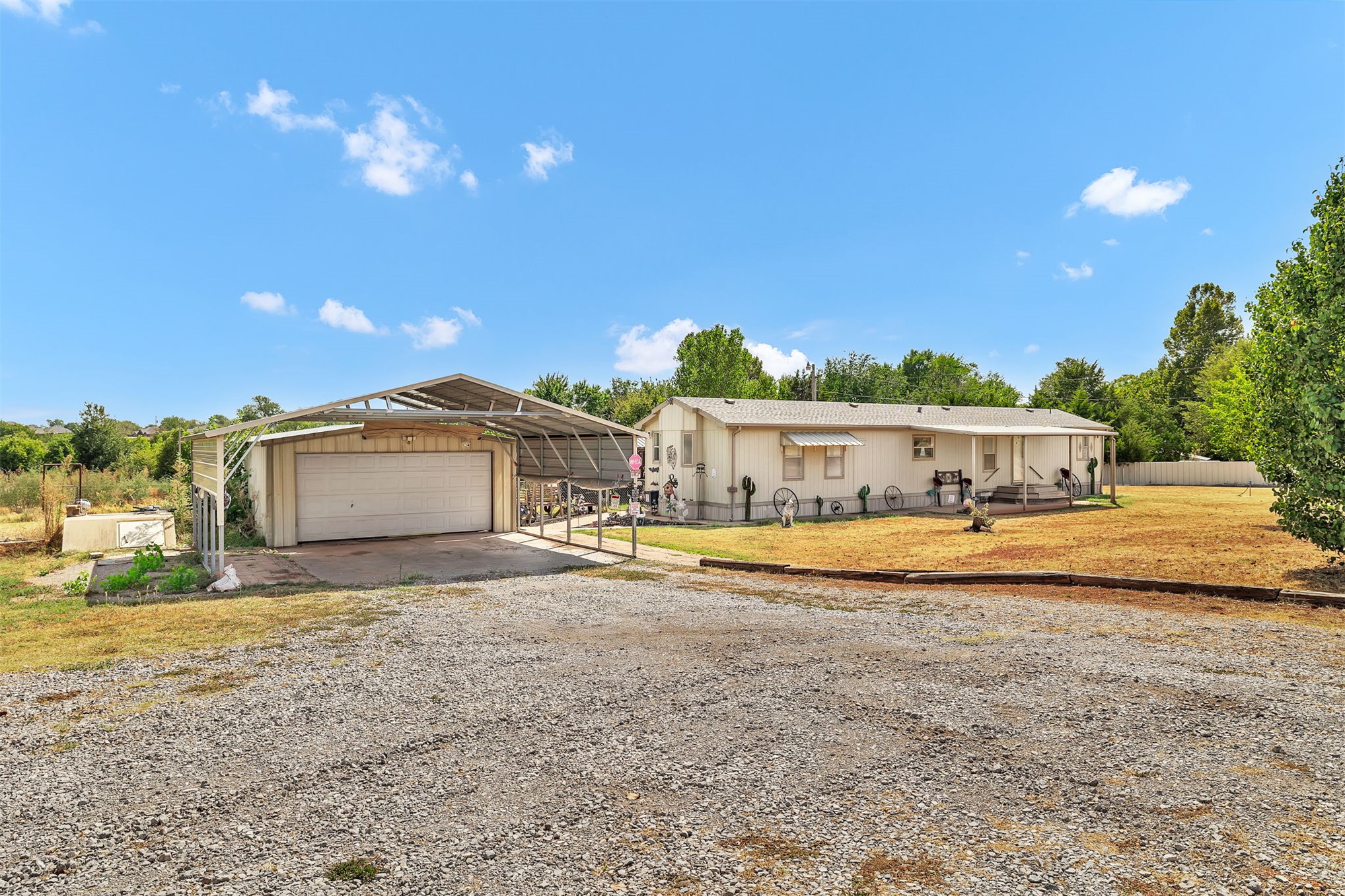 512 N Rockwell Avenue Property Photo 3