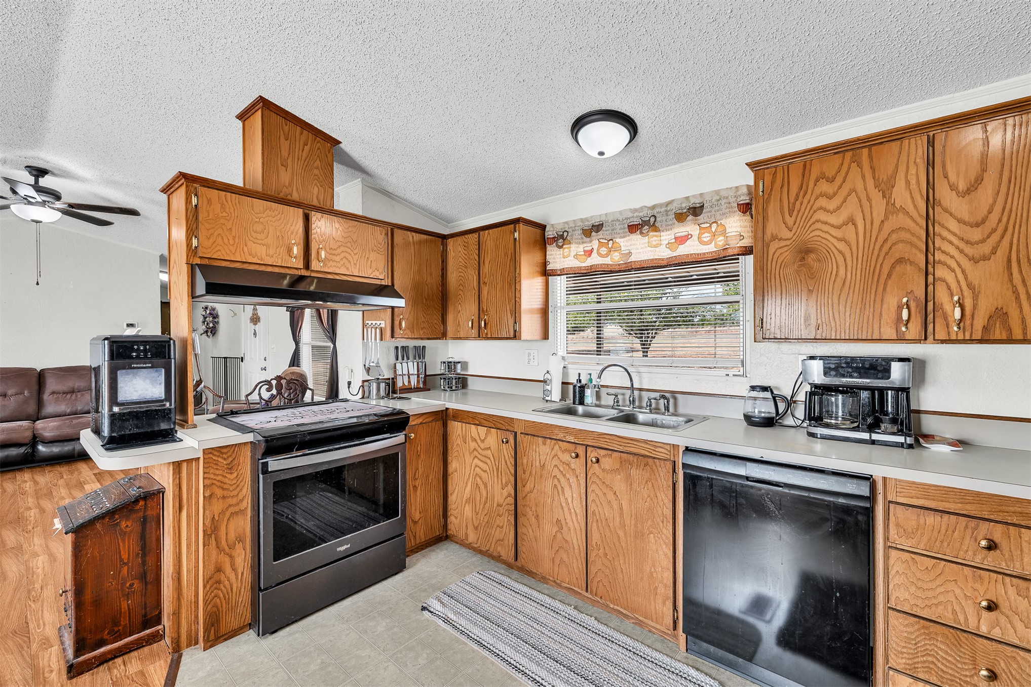 512 N Rockwell Avenue Property Photo 13