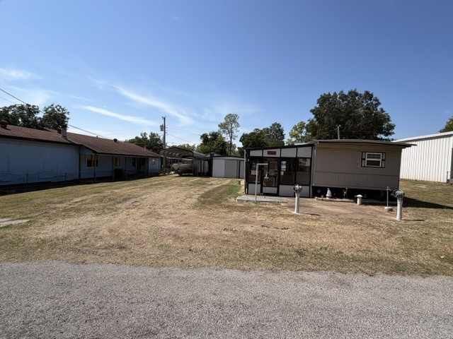 3949 E-z Street Property Photo 2