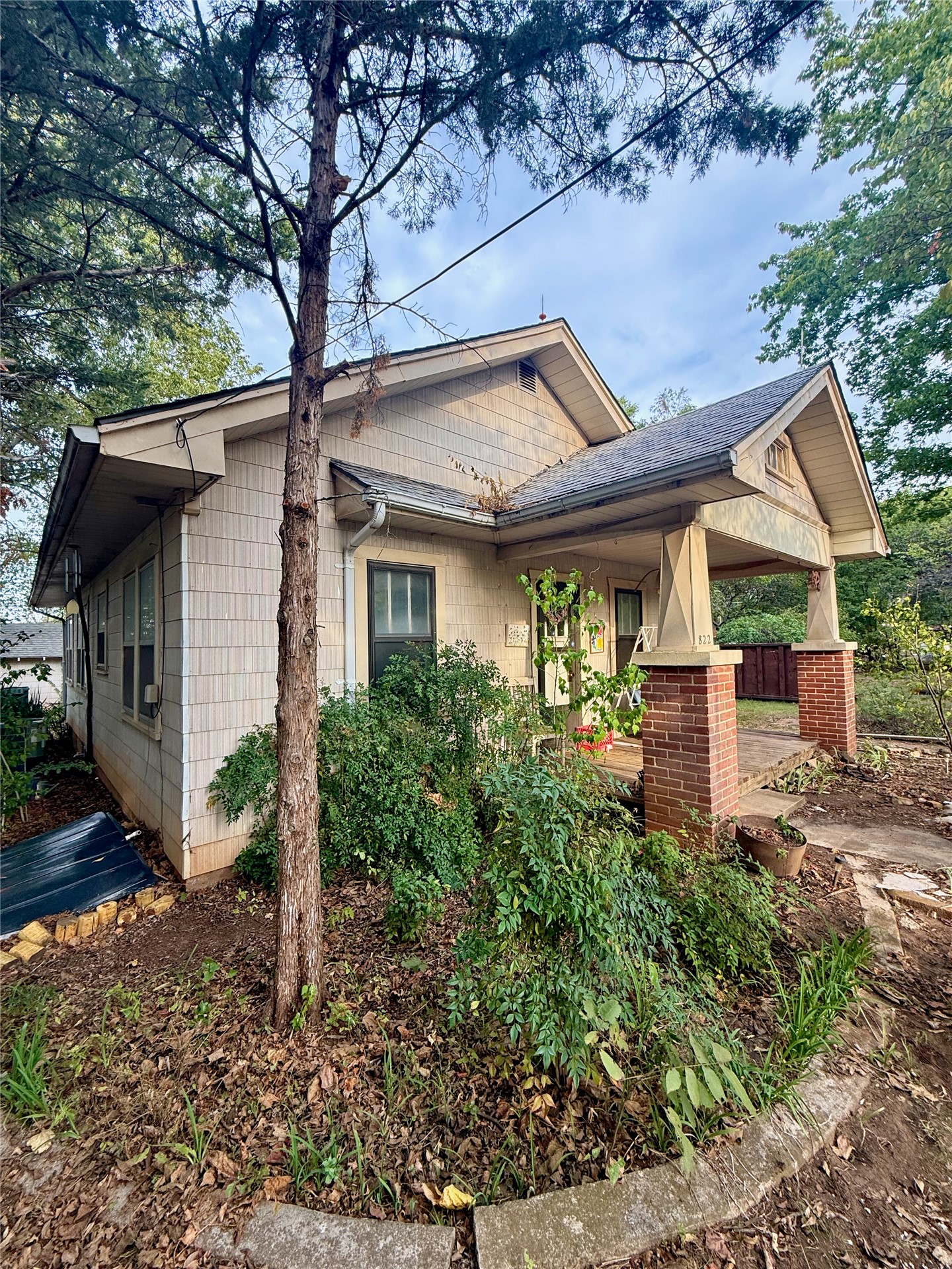 822 E Oklahoma Property Photo 1
