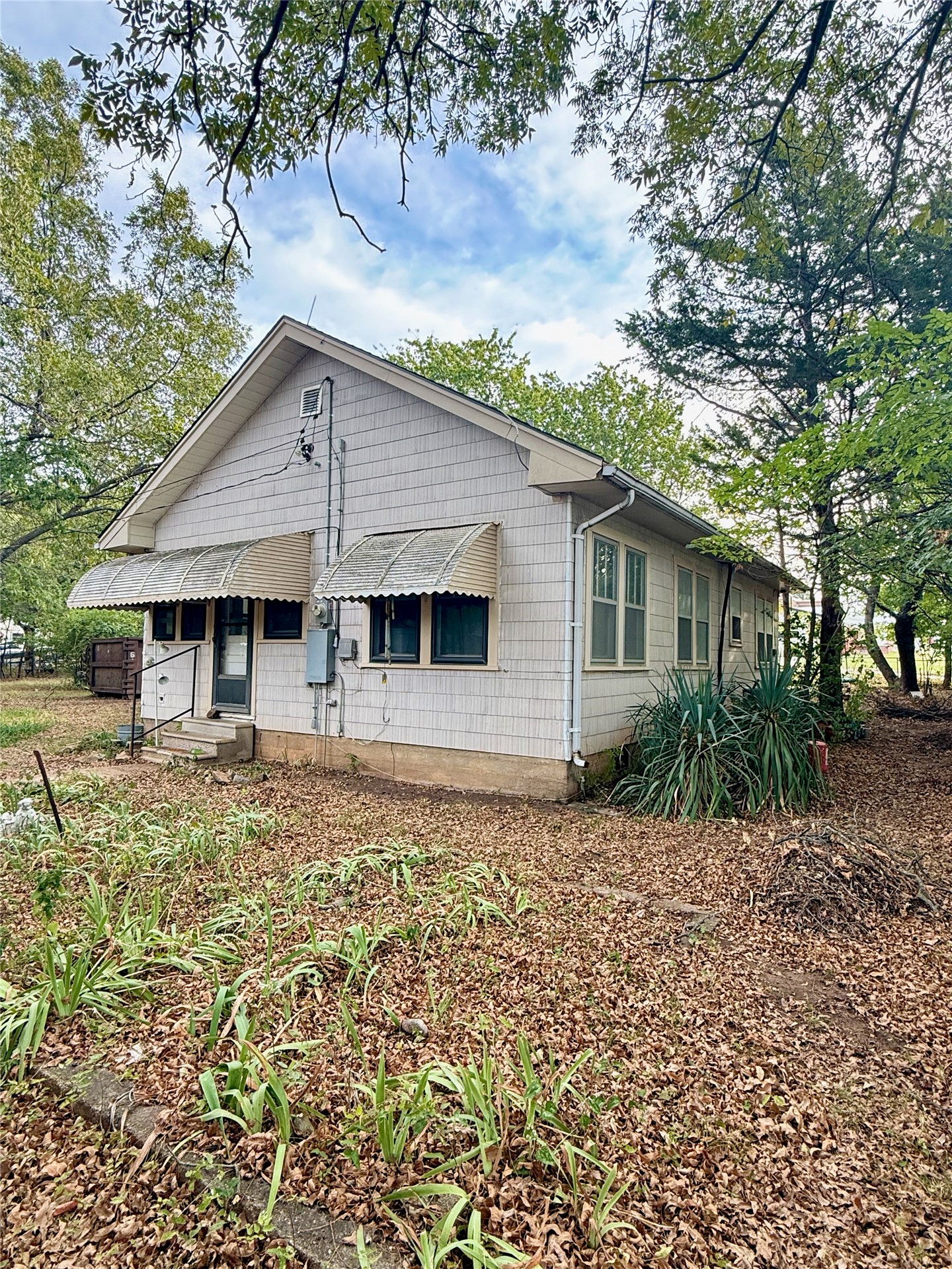 822 E Oklahoma Property Photo 3