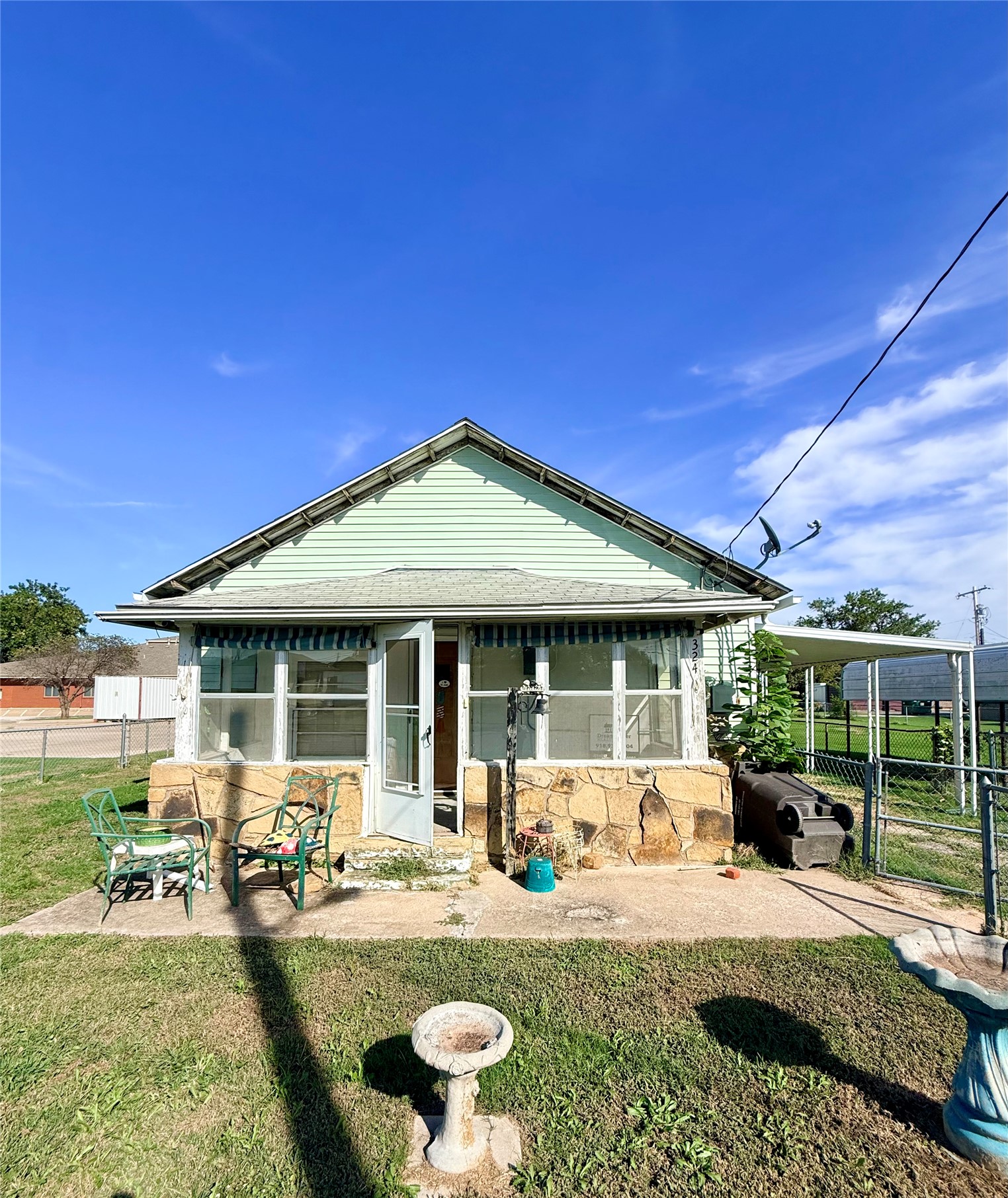 324 S Rogers Avenue Property Photo 1