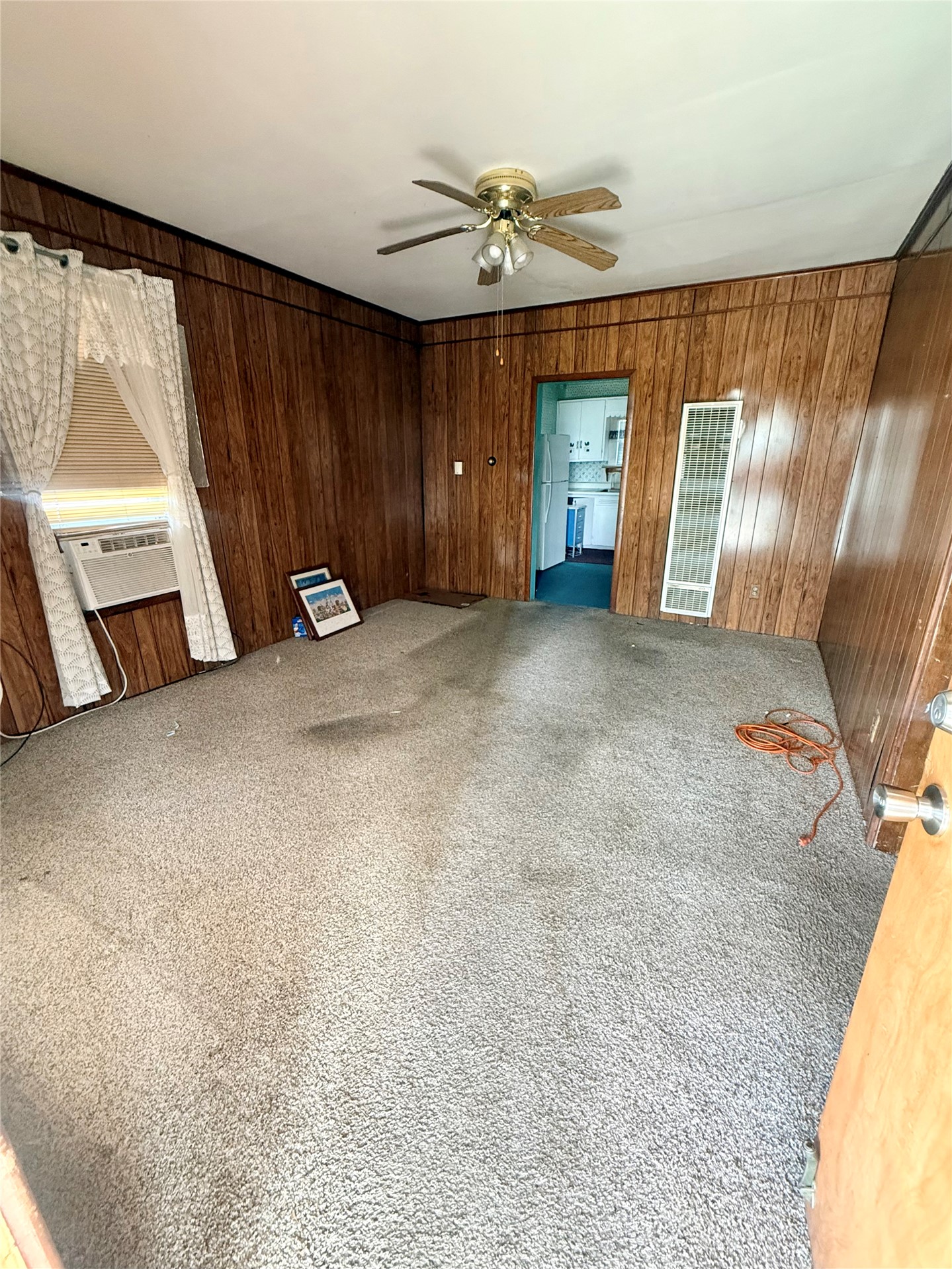 324 S Rogers Avenue Property Photo 3