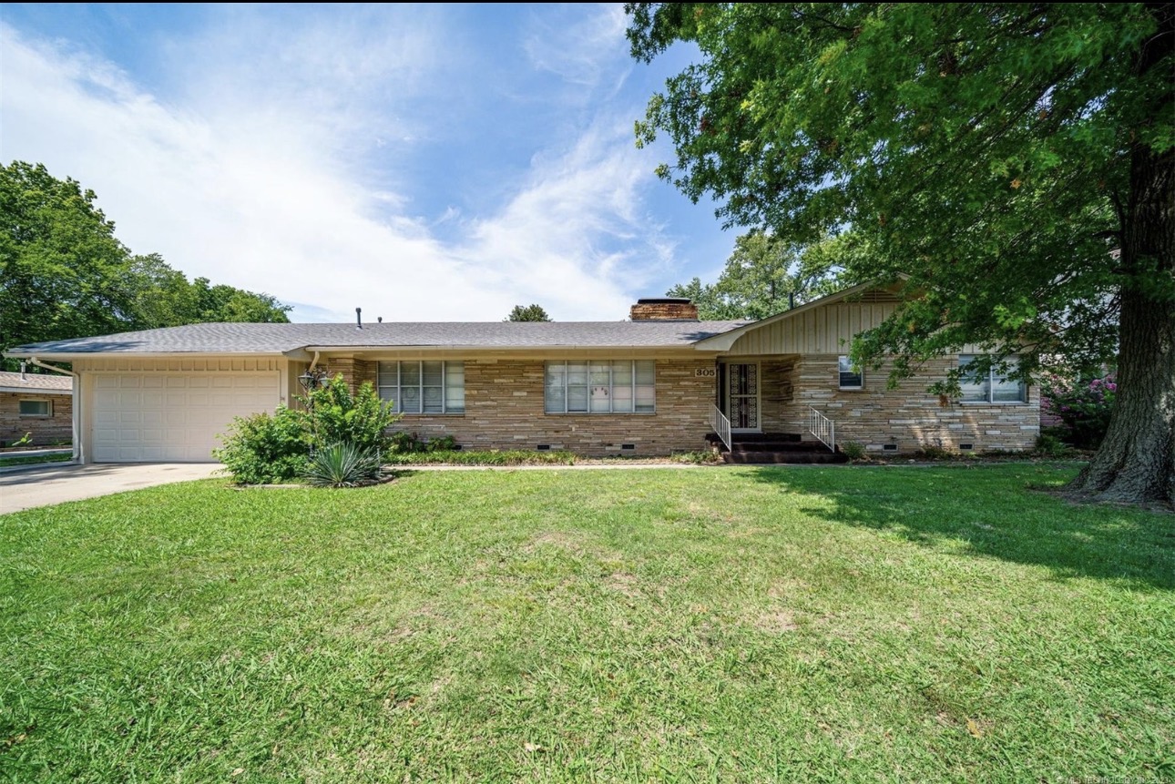 305 Park Street Property Photo 1