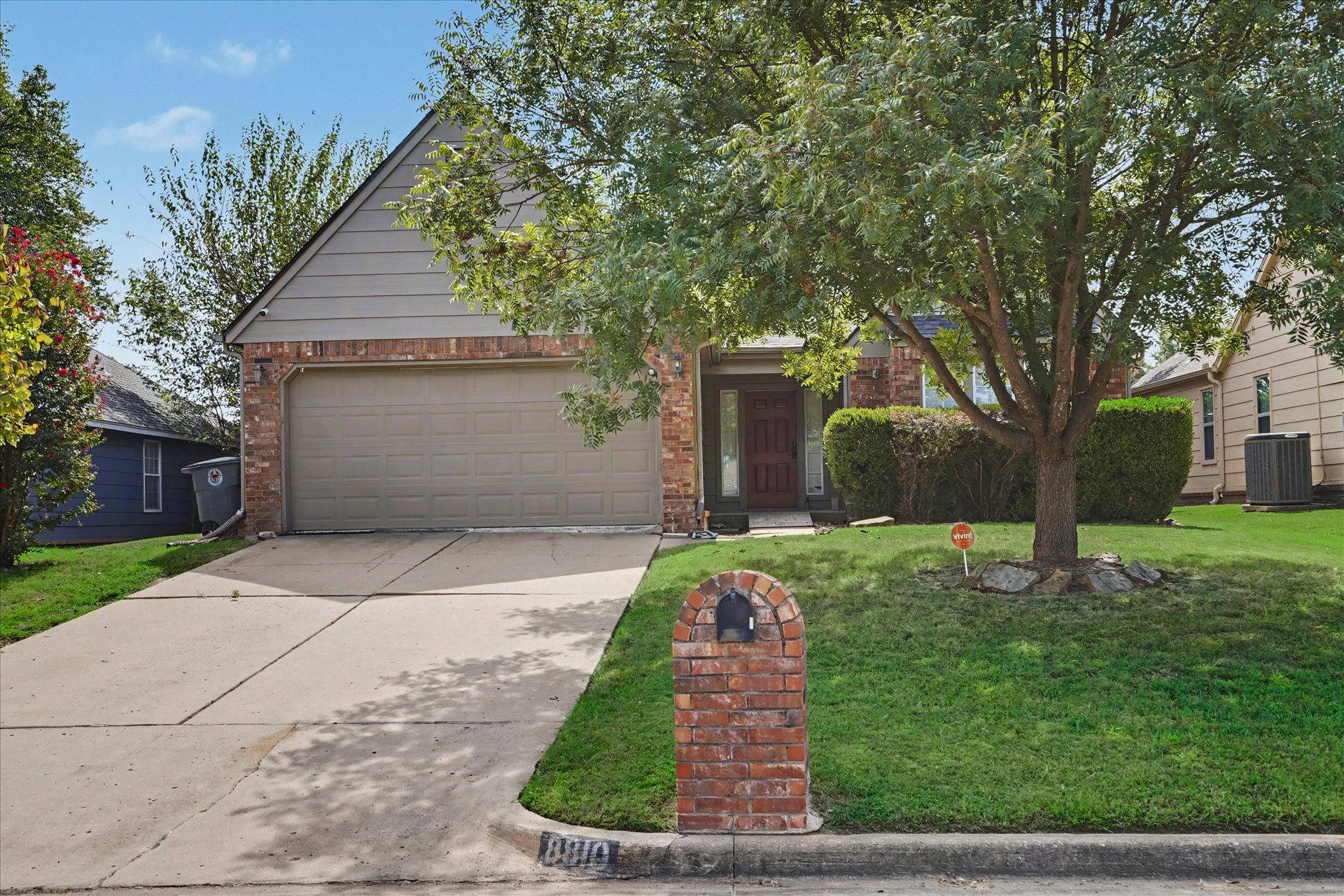 8810 E 95th Street Property Photo 1
